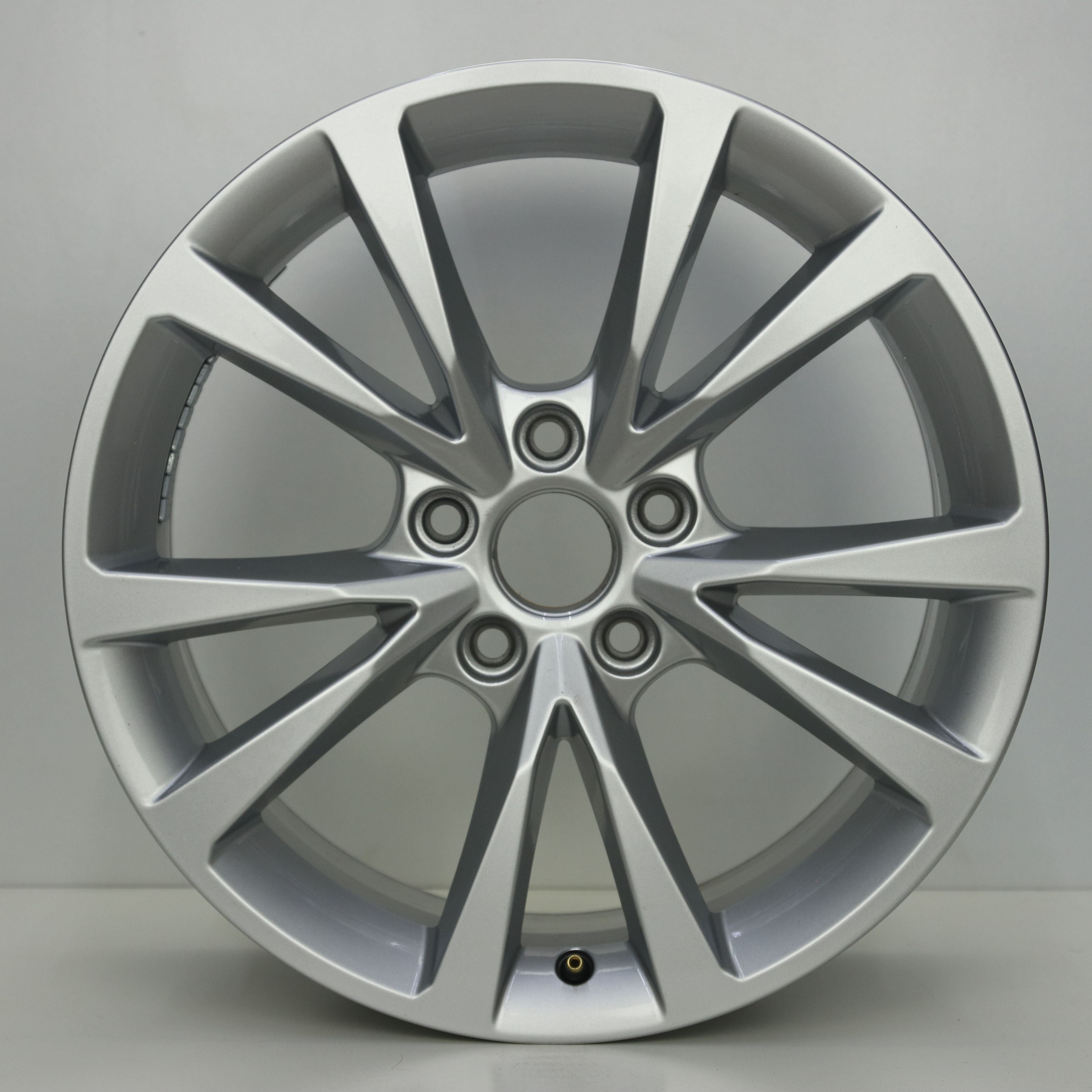 OS1008449 Originele 17 inch lichtmetalen Audi A3 velgen 8.00X17 5X112 ET46.0 NB57.10 Zilver