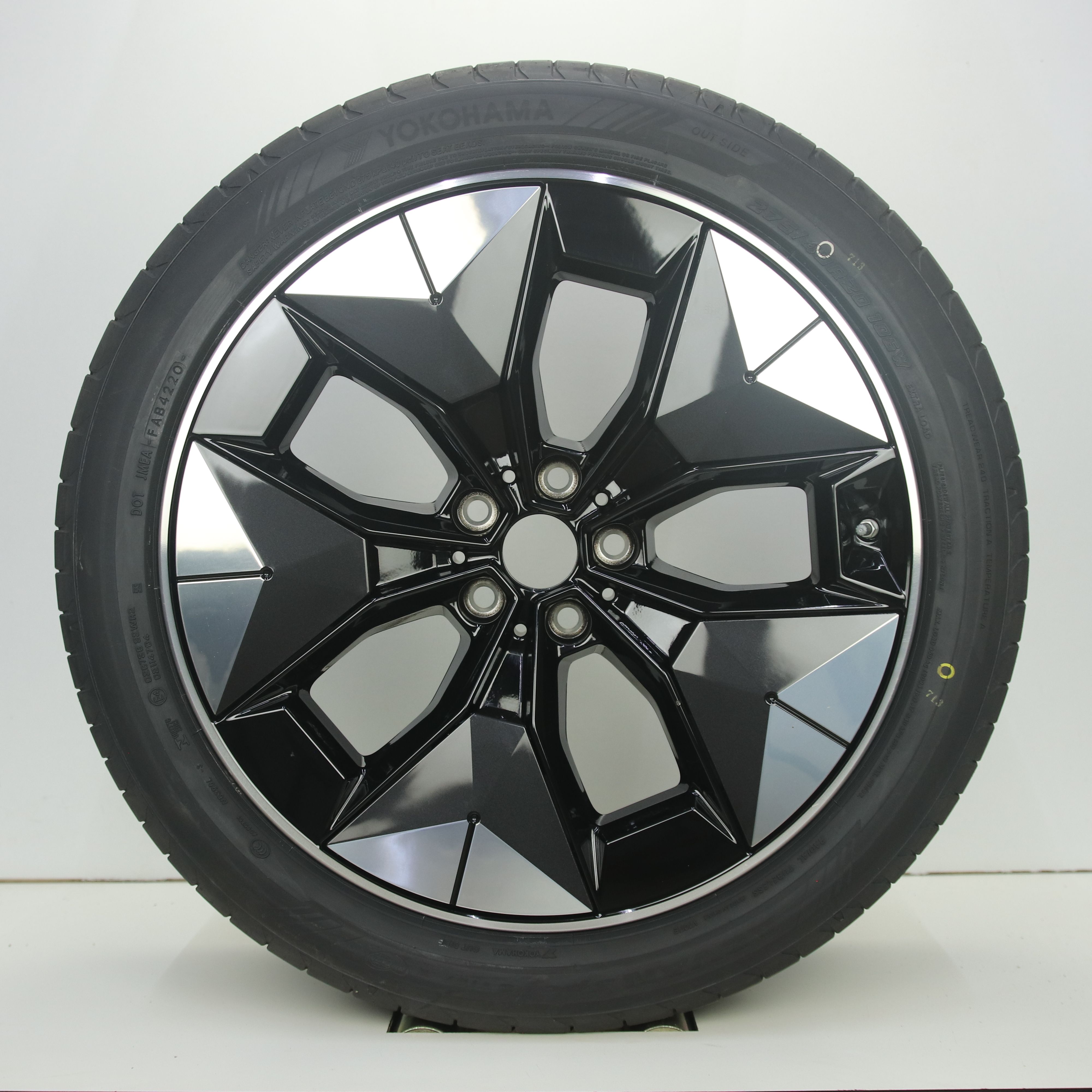 OS1008193 Originele 20 inch lichtmetalen BMW iX3 styling 843 velgen (breedset) 8.00X20 5X112 ET26.0 NB66.60 Zwart gepolijst