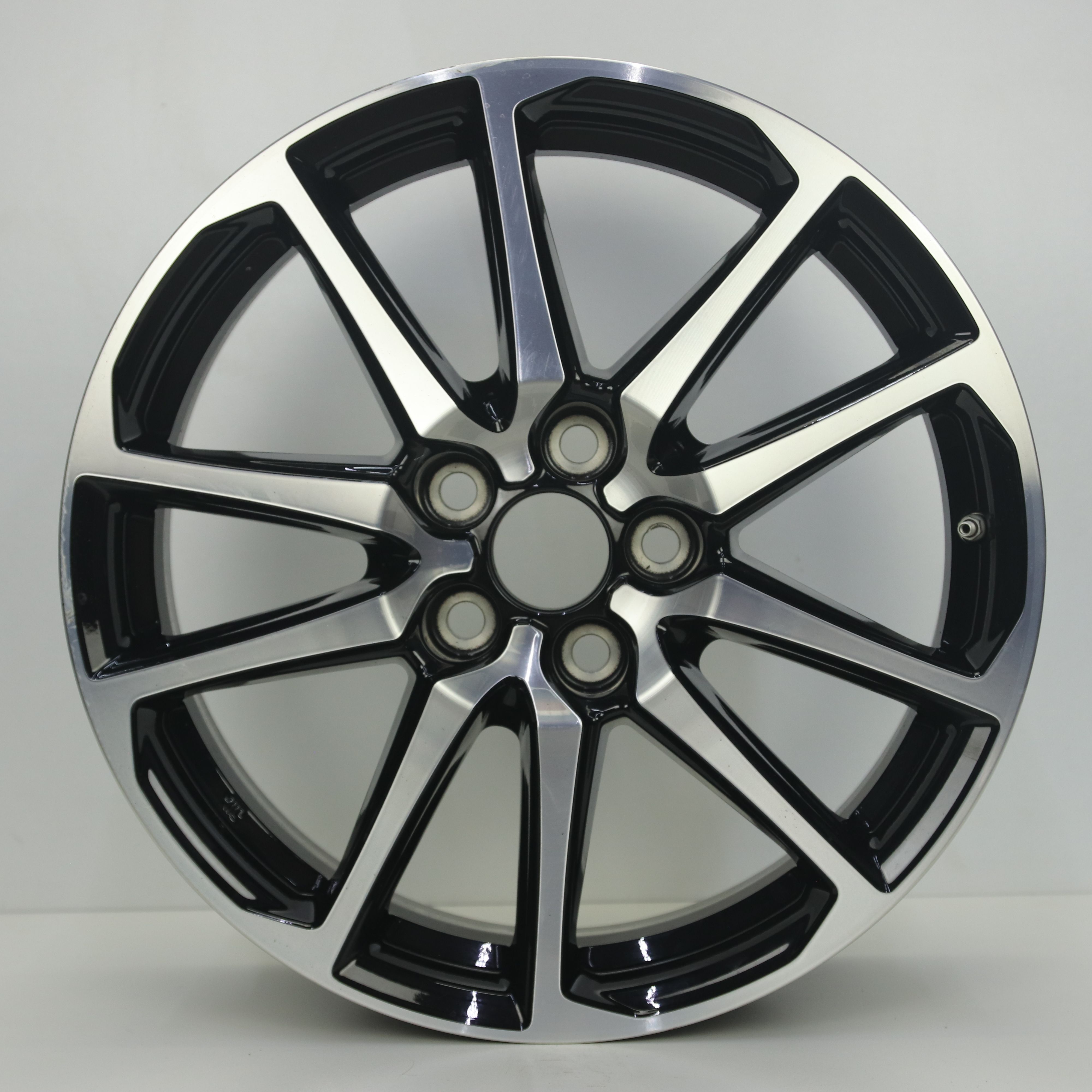 OS1008480 Originele 18 inch lichtmetalen Toyota Yaris Cross velgen 7.50X18 5X114.3 ET50.0 NB60.10 Zwart gepolijst
