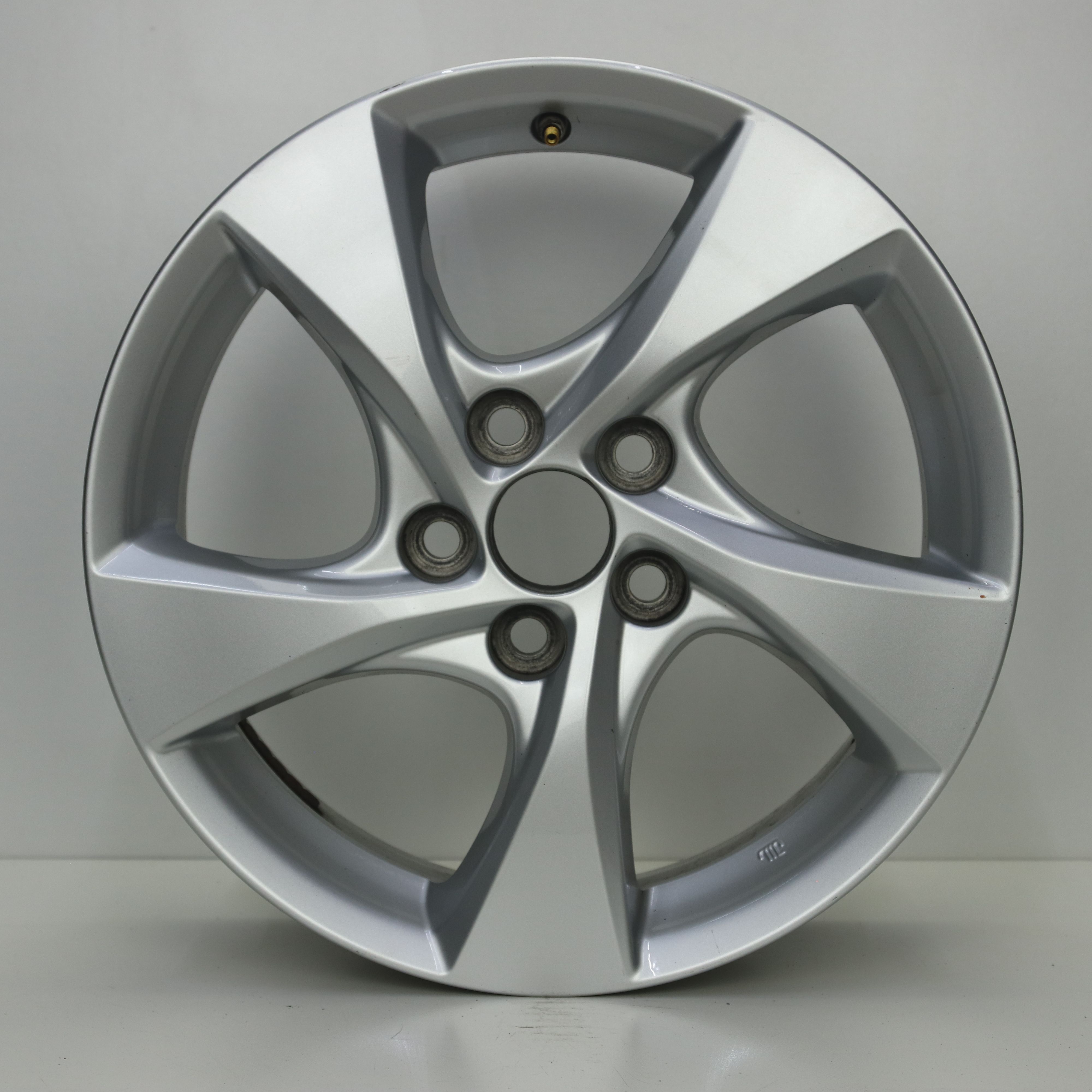 OS1007971 Originele 17 inch lichtmetalen Toyota velgen 6.50X17 5X114.3 ET45.0 NB60.10 Zilver