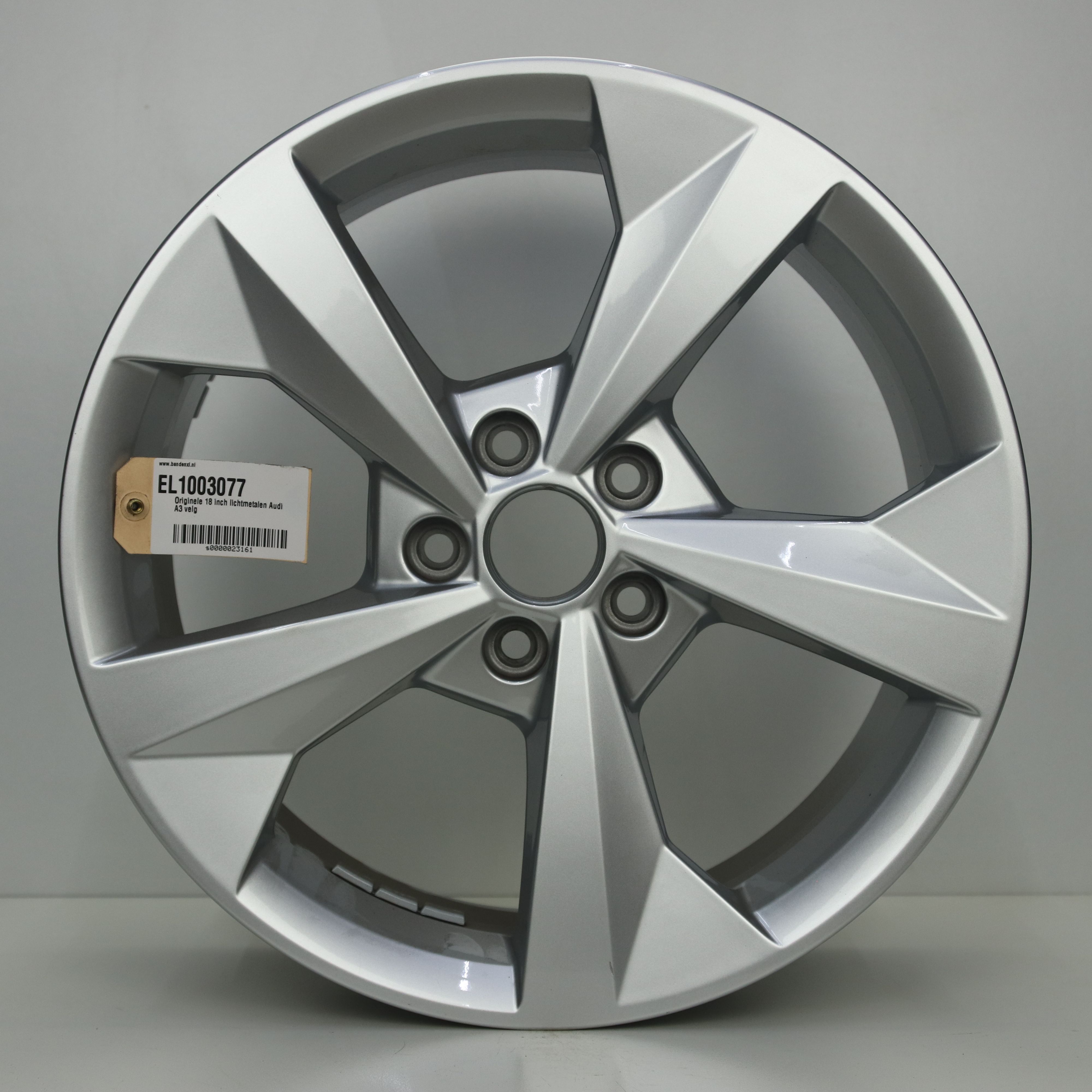 EL1003077 Originele 18 inch lichtmetalen Audi A3 velg 8.00X18 5X112 ET46.0 NB57.10 Zilver