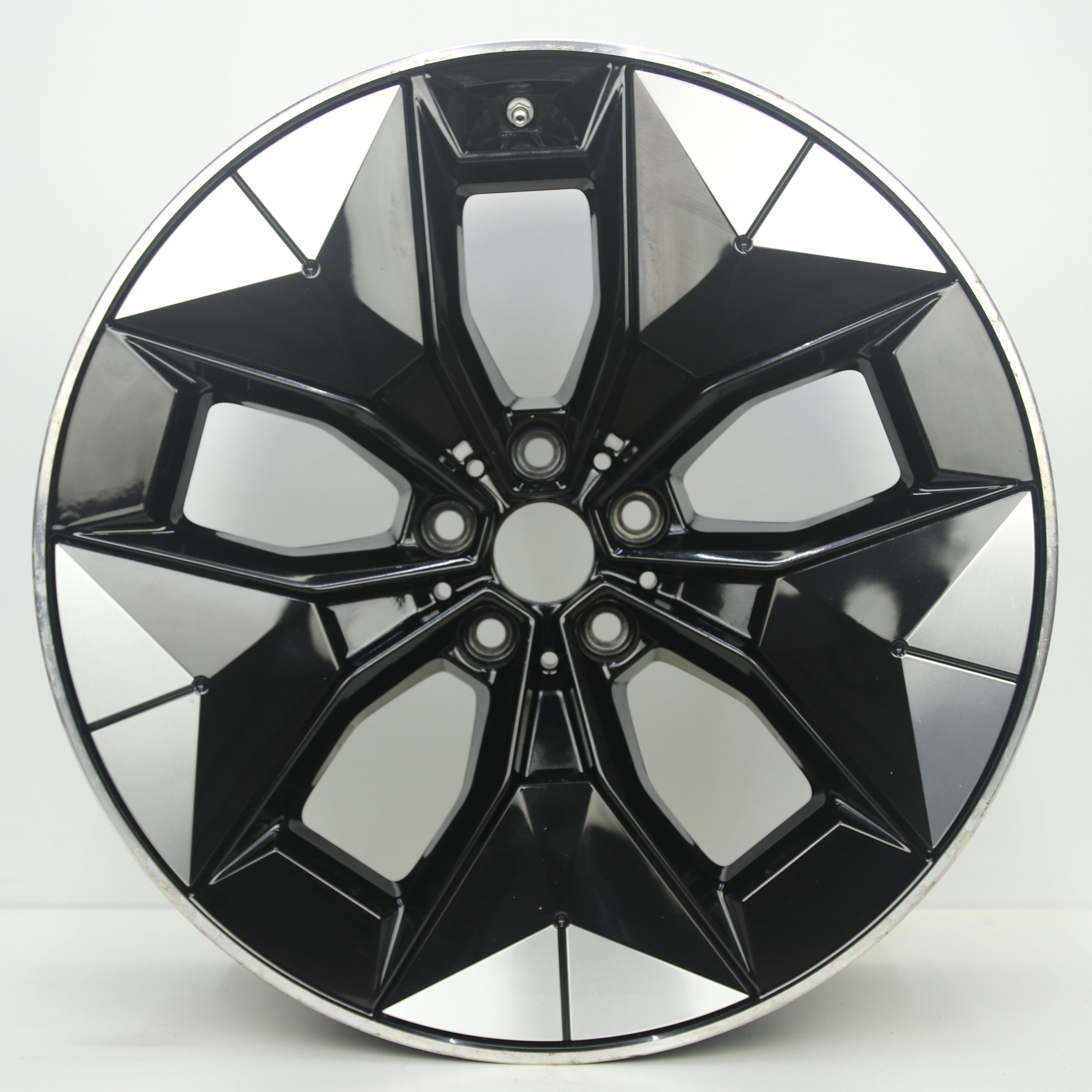 OS1008499 Originele 20 inch lichtmetalen BMW iX3 styling 843 velgen (breedset) 8.00X20 5X112 ET26.0 NB66.60 Zwart gepolijst