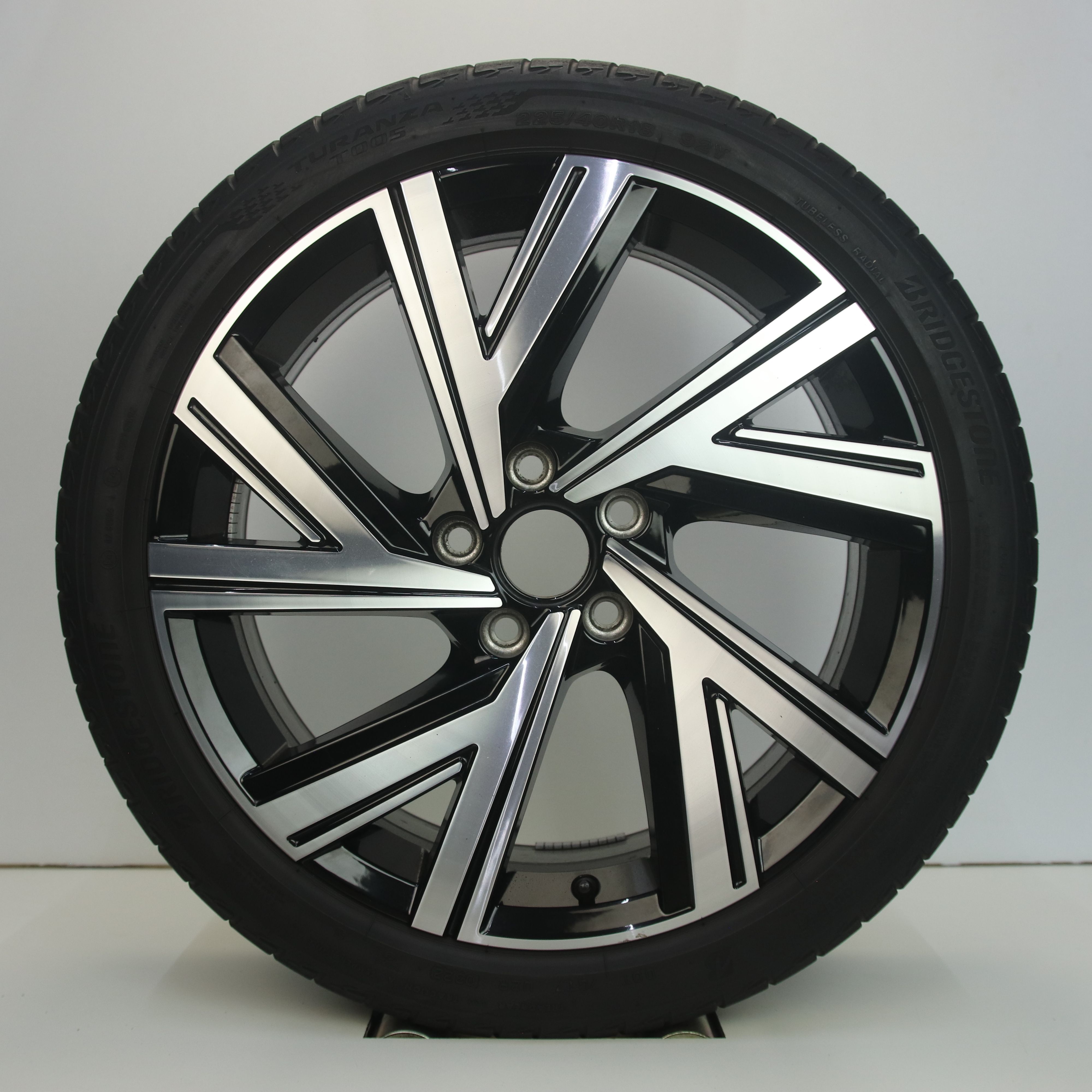 OS1007331 Originele 18 inch lichtmetalen Volkswagen Golf 8 velgen Bergamo 7.50X18 5X112 ET51.0 NB57.10 Zwart gepolijst