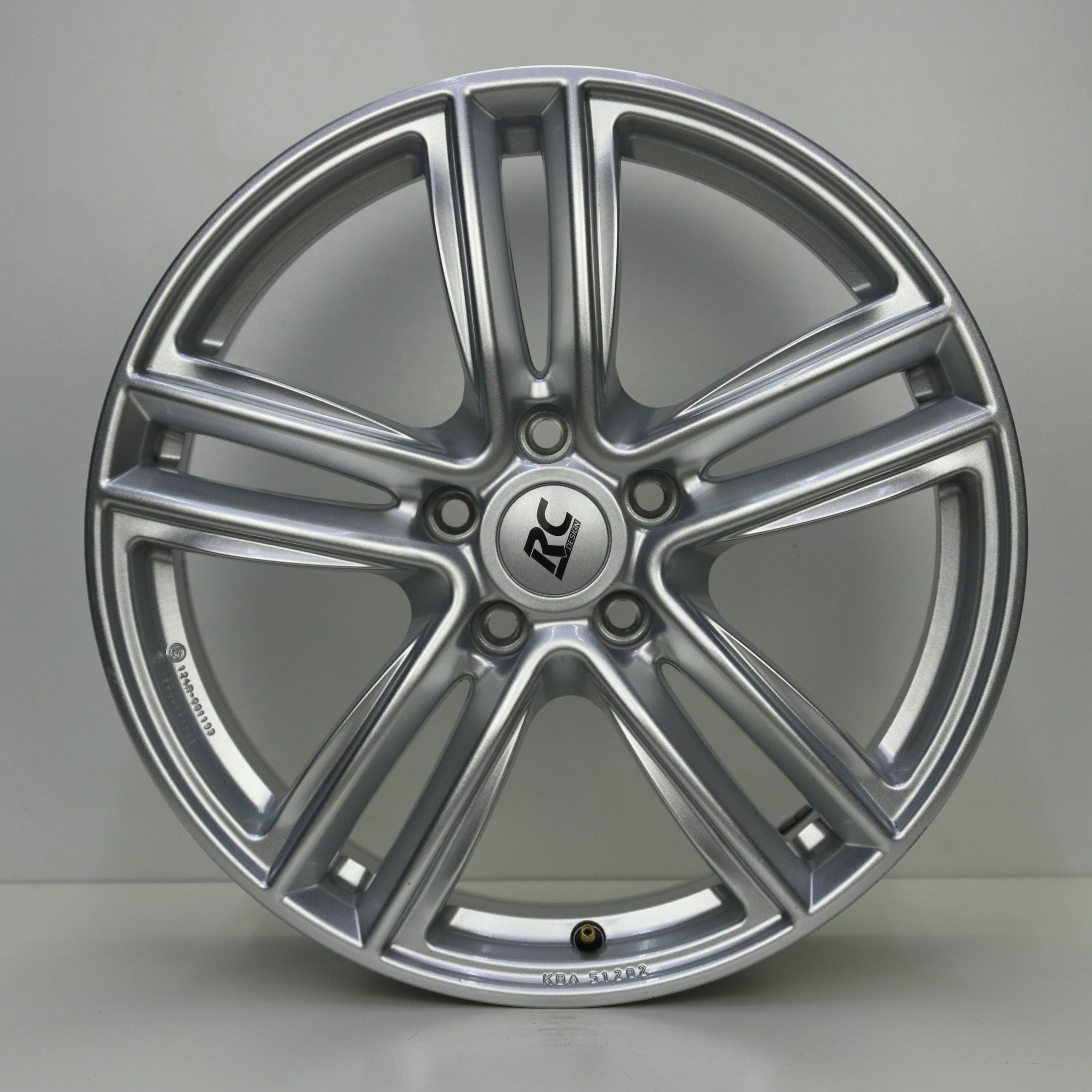 IN1003307 Set 19 inch lichtmetalen RC Design RC27 velgen 7.00X18 5X112 ET45.0 NB57.10 Zilver