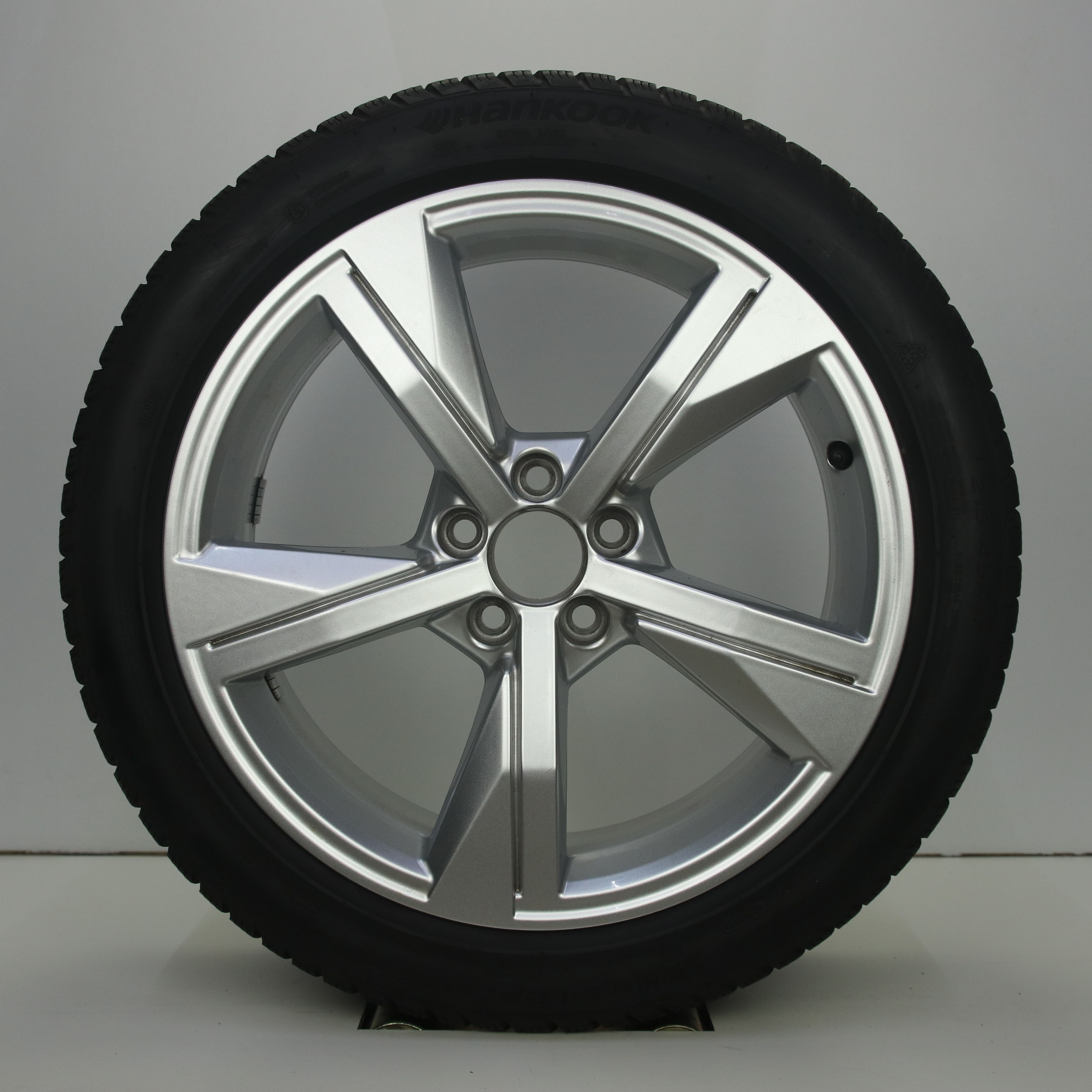 OS1008434 Originele 17 inch lichtmetalen Audi A1 velgen 7.50X17 5X100 ET46.0 NB57.10 Zilver