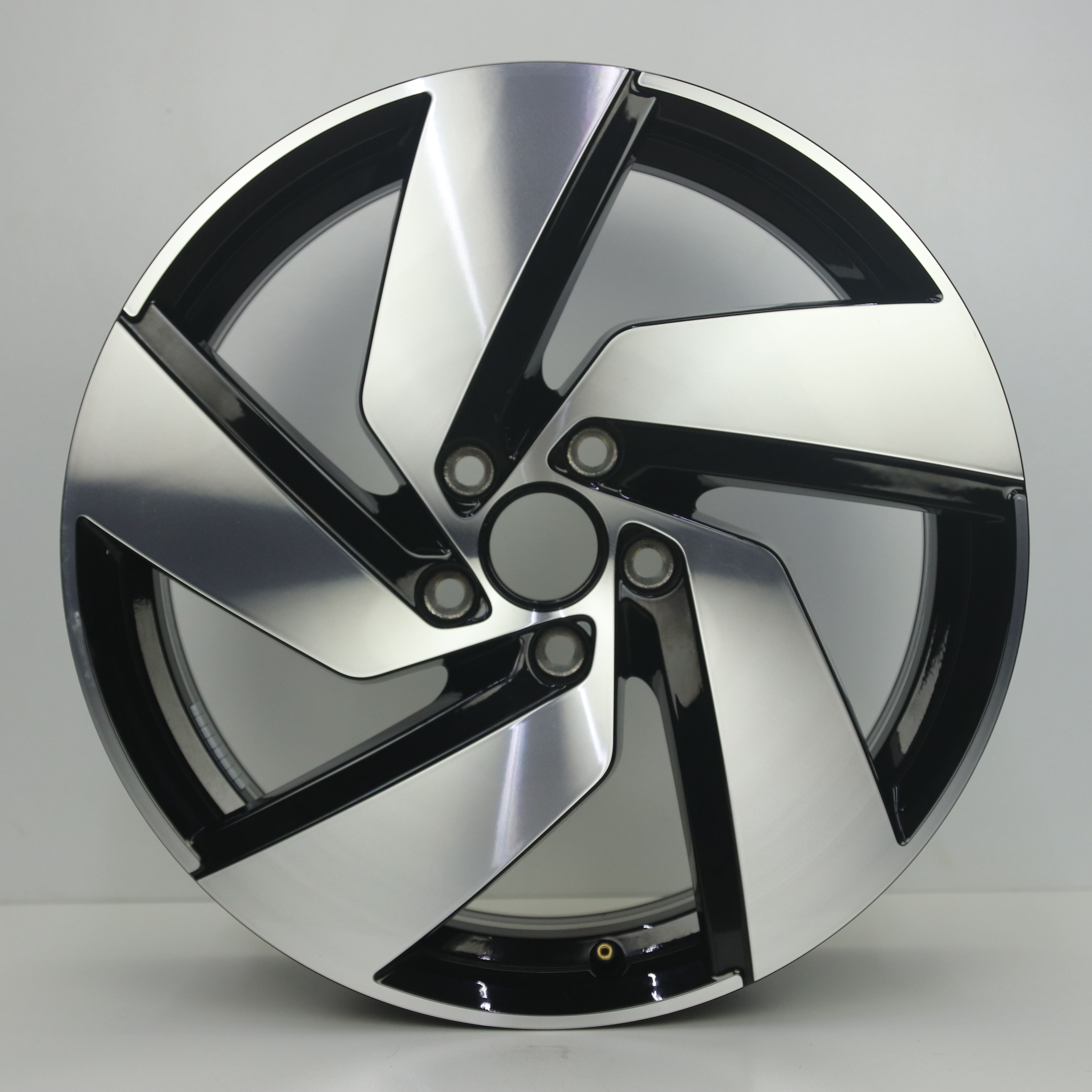 OS1008292 Originele 18 inch lichtmetalen Volkswagen Golf 8 velgen Richmond 7.50X18 5X112 ET51.0 NB57.10 Zwart gepolijst