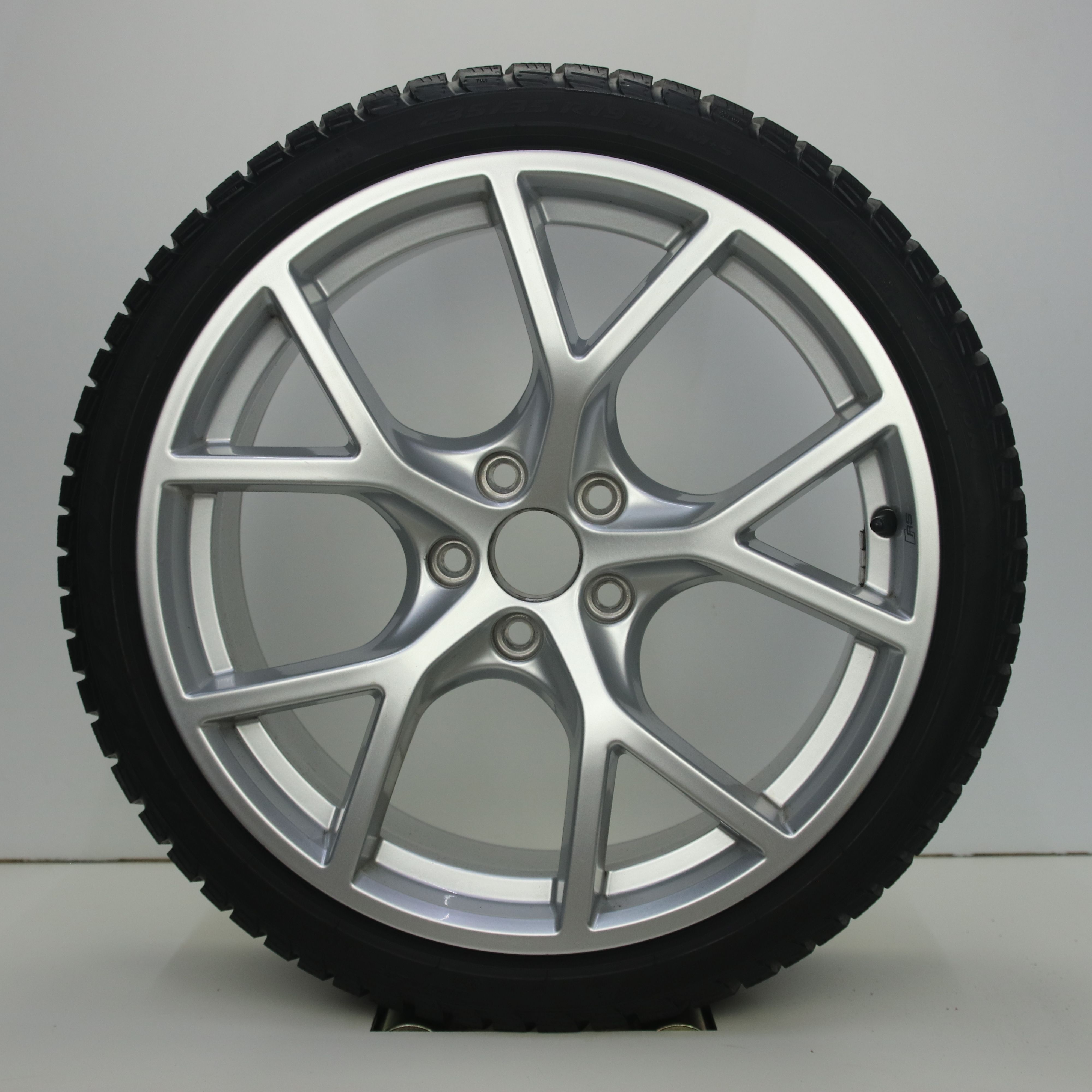 OS1008237 Originele 19 inch lichtmetalen Audi RS3 velgen 8.00X19 5X112 ET25.0 NB57.10 Zilver
