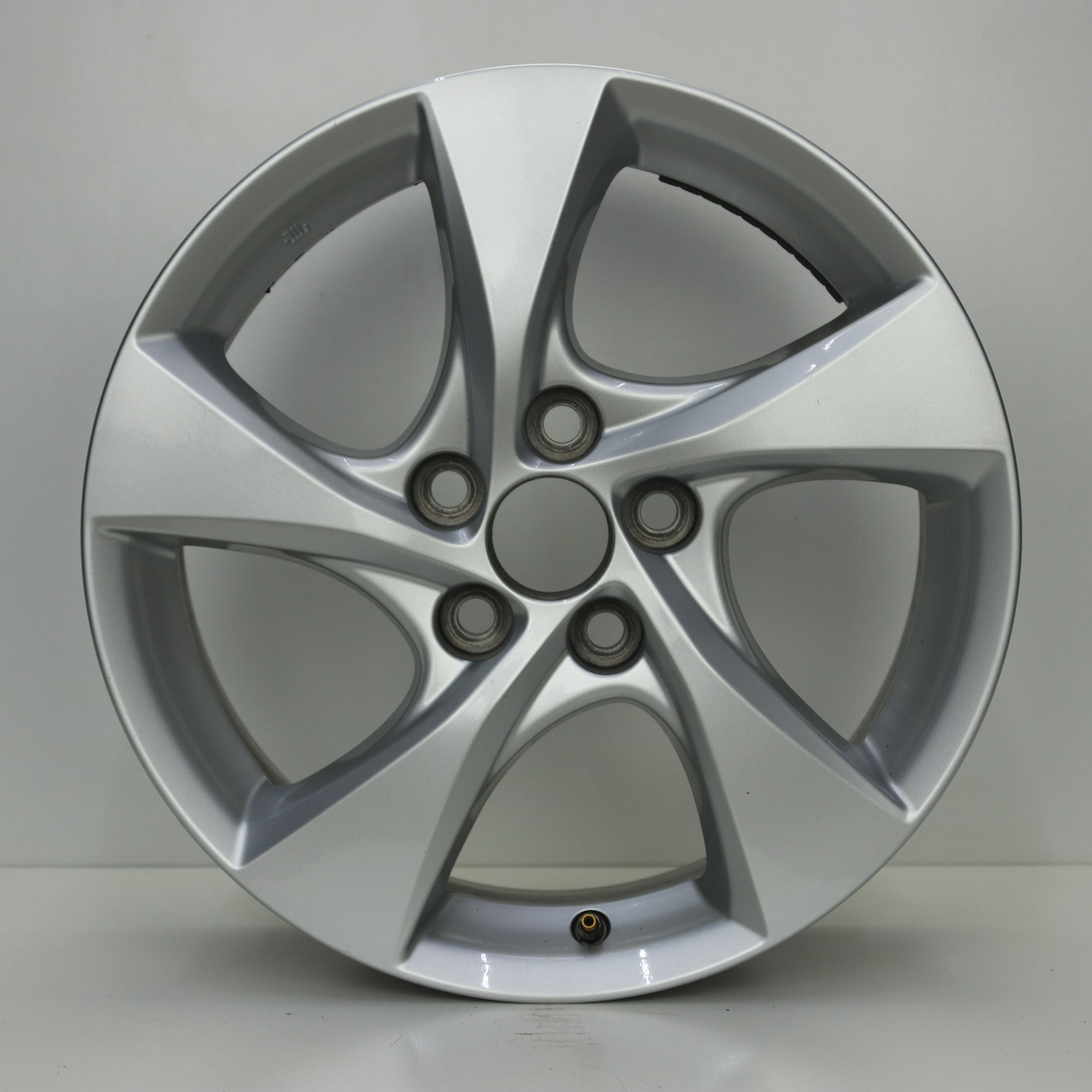 OS1007971 Originele 17 inch lichtmetalen Toyota velgen 6.50X17 5X114.3 ET45.0 NB60.10 Zilver