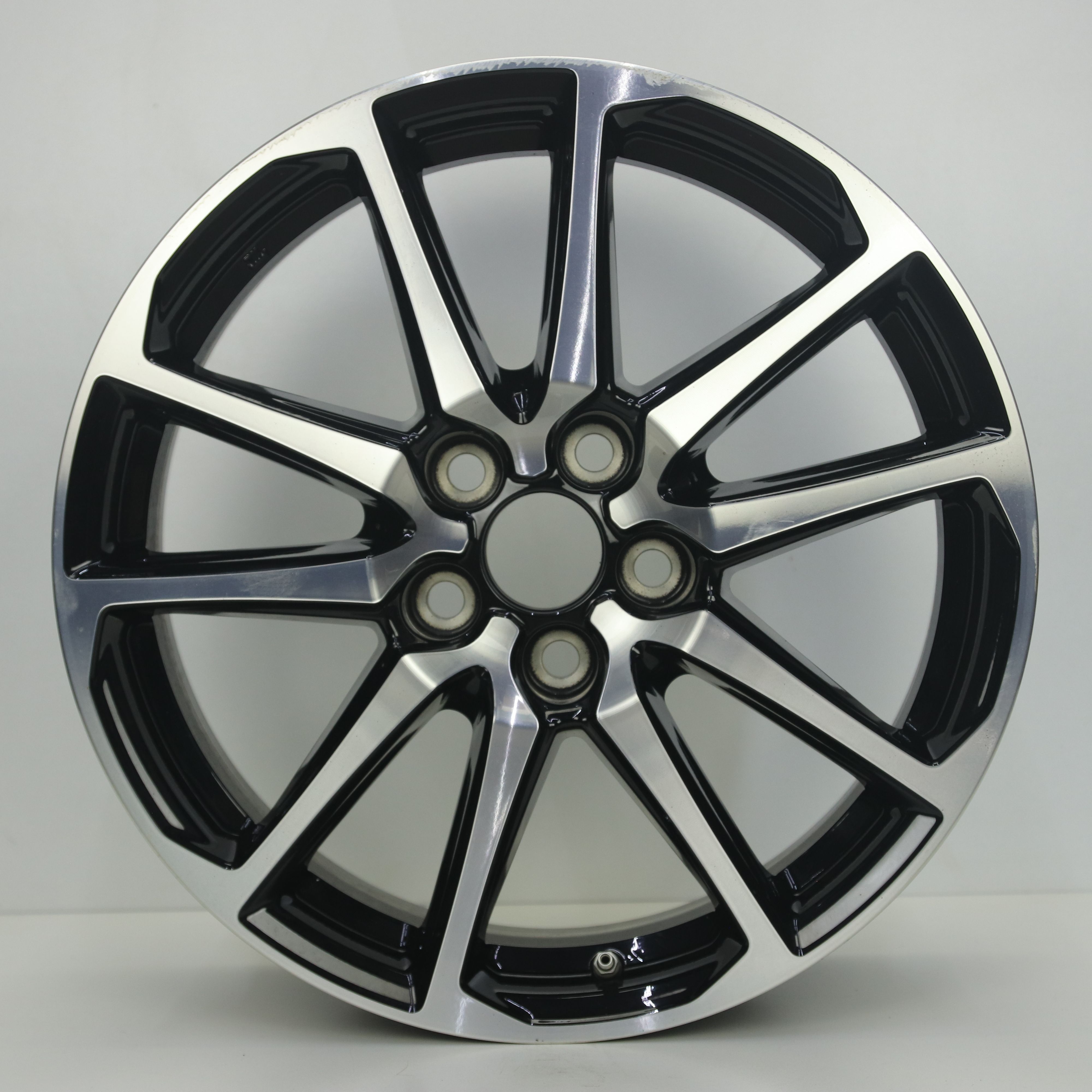 OS1008480 Originele 18 inch lichtmetalen Toyota Yaris Cross velgen 7.50X18 5X114.3 ET50.0 NB60.10 Zwart gepolijst