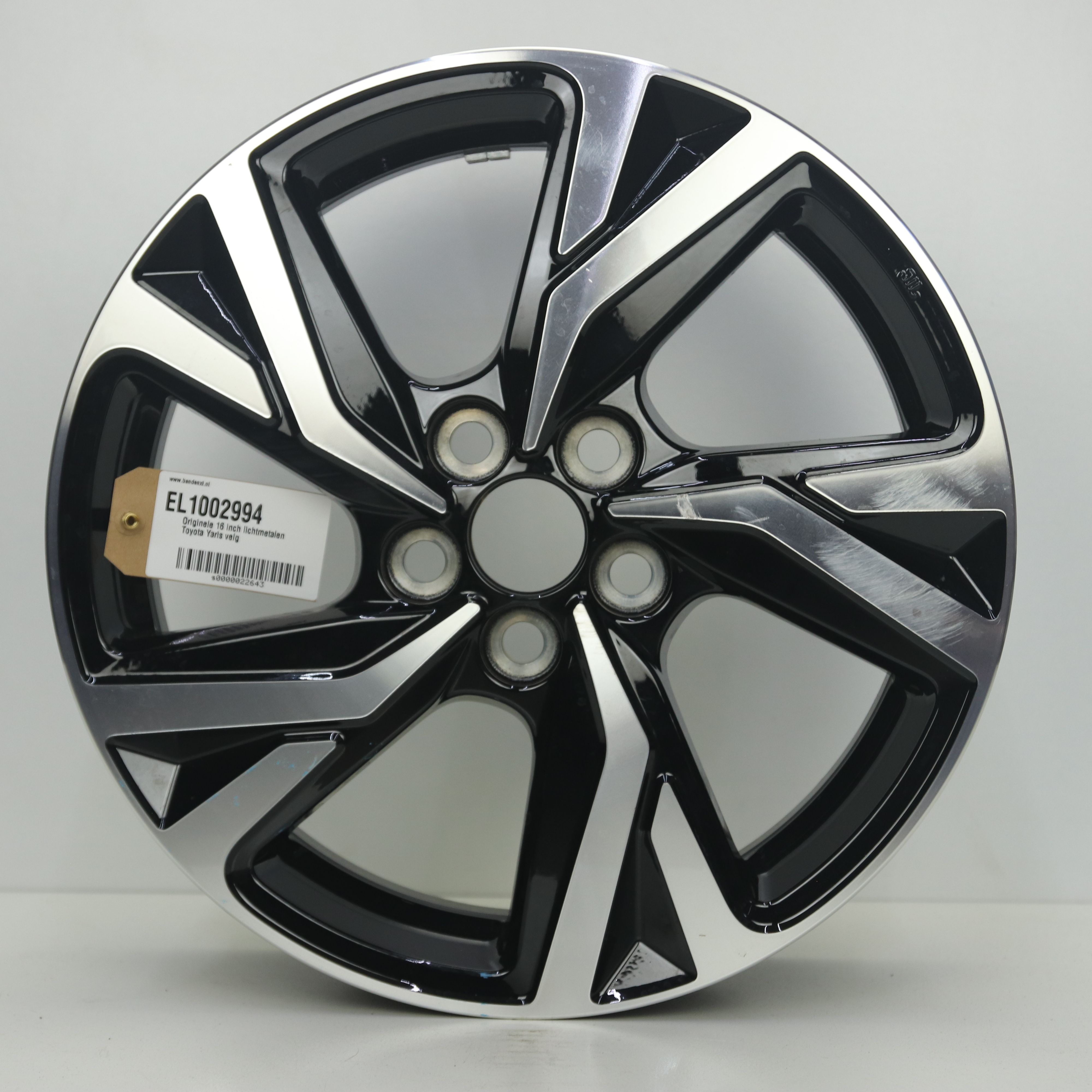 EL1002994 Originele 16 inch lichtmetalen Toyota Yaris velg 6.00X16 5X100 ET50.0 NB54.10 Zwart gepolijst