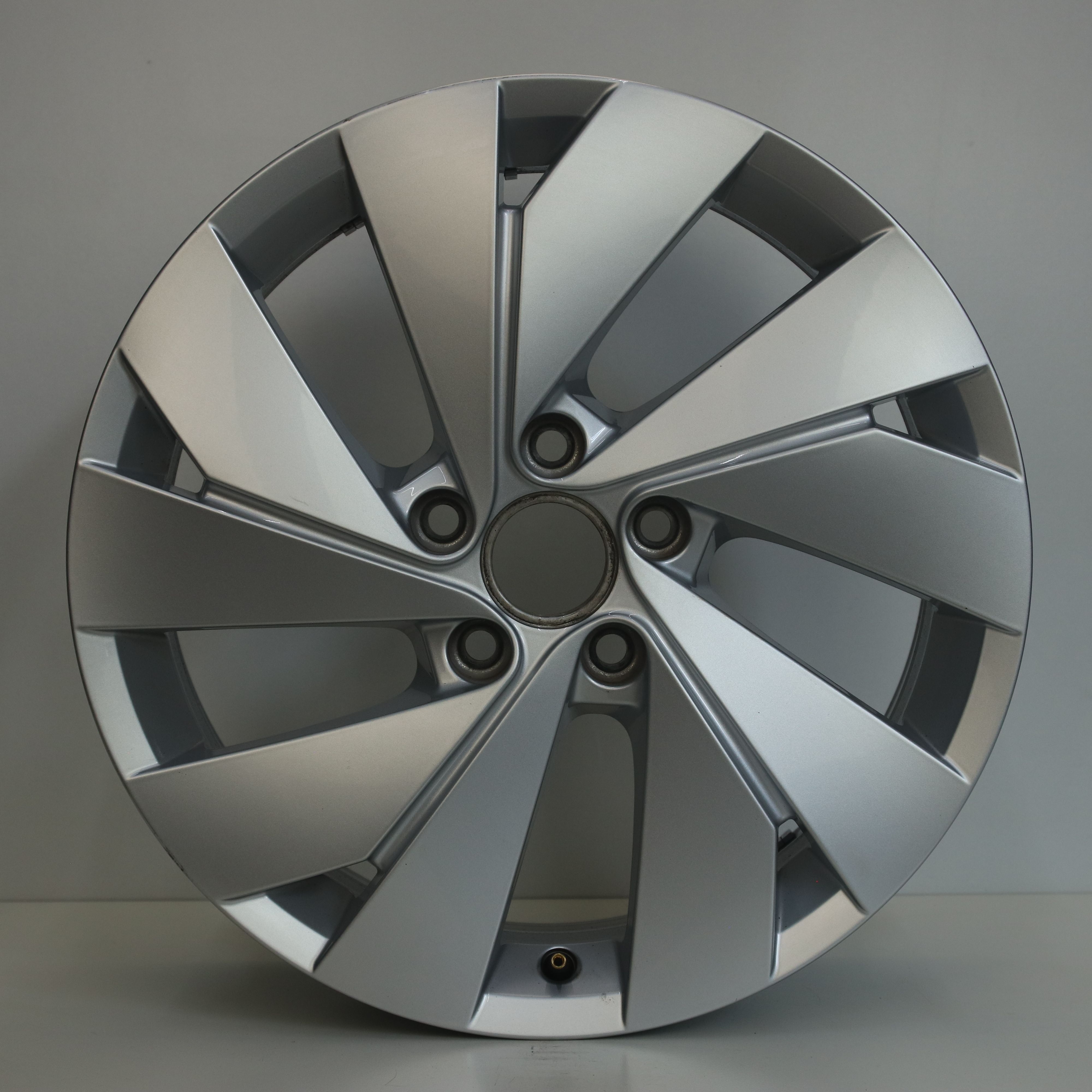 OS1007023 Originele 17 inch lichtmetalen Volkswagen Golf 8 velgen (Belmont) 6.50X17 5X112 ET46.0 NB57.10 Zilver