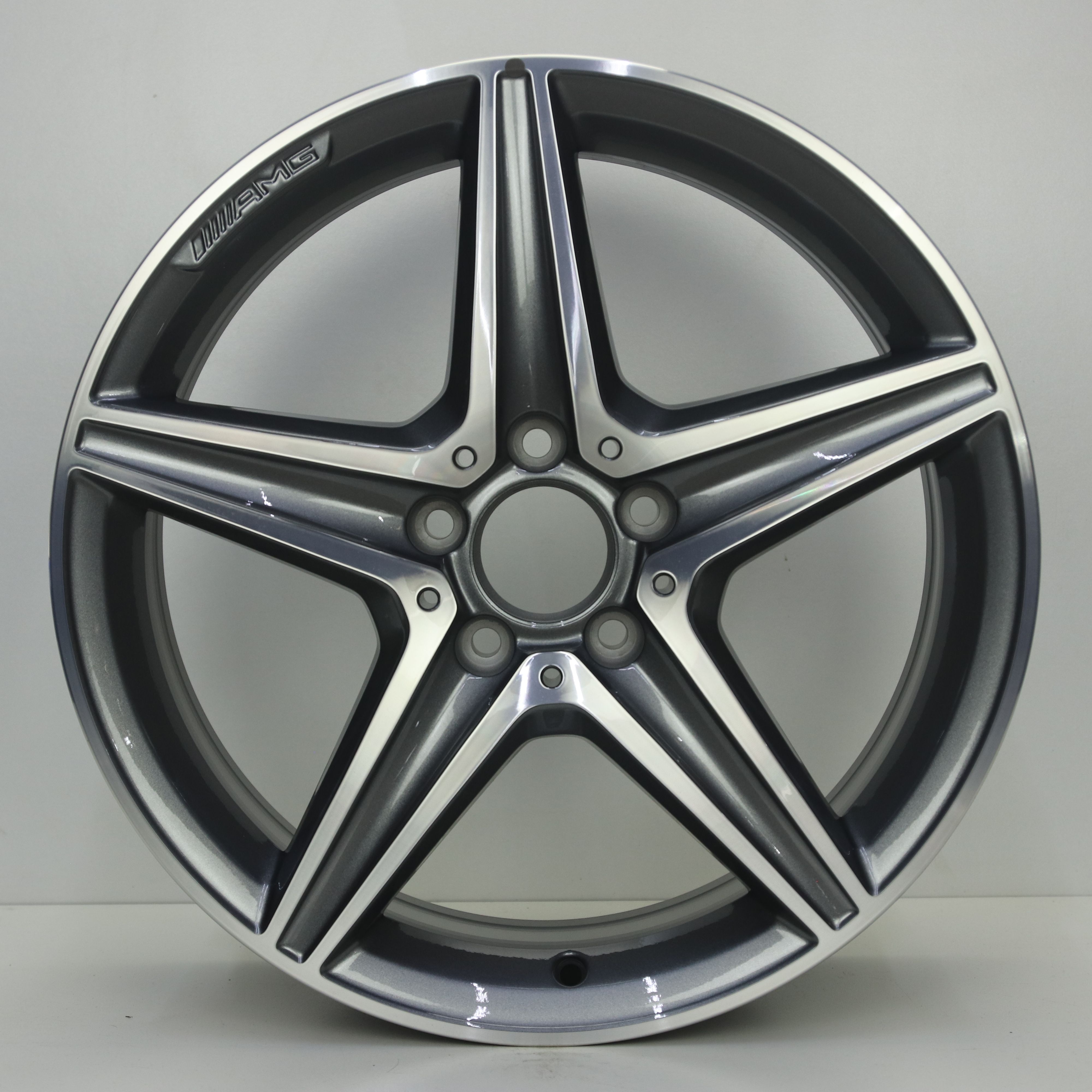 OS1008555 Originele 18 inch lichtmetalen Mercedes-Benz E-klasse AMG velgen (Breedset) 8.00X18 5X112 ET43.0 NB66.60 Antraciet Gepolijst