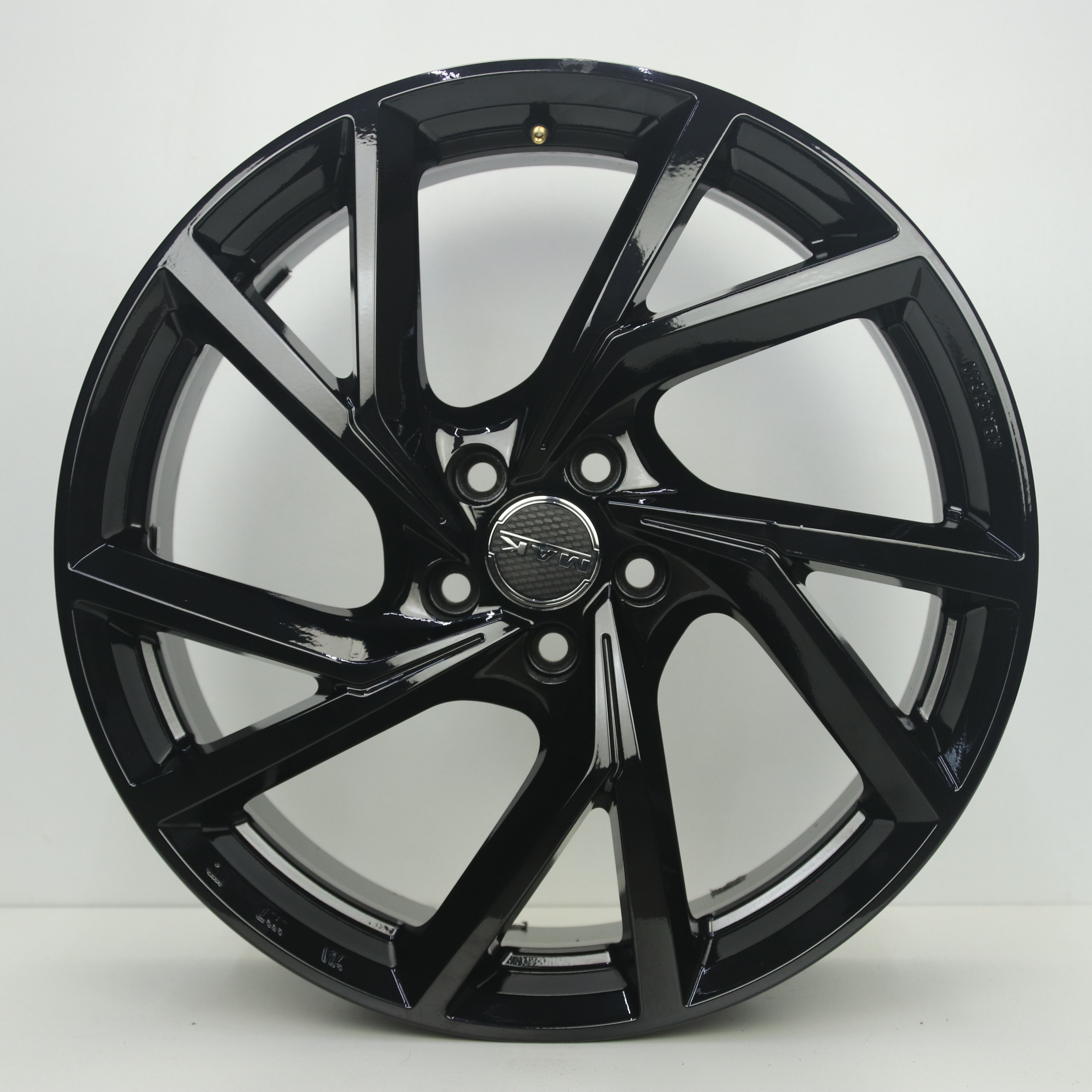 IN1003190 Set 19 inch lichtmetalen MAK velgen 8.00X19 5X108 ET42.0 NB72.00 Zwart