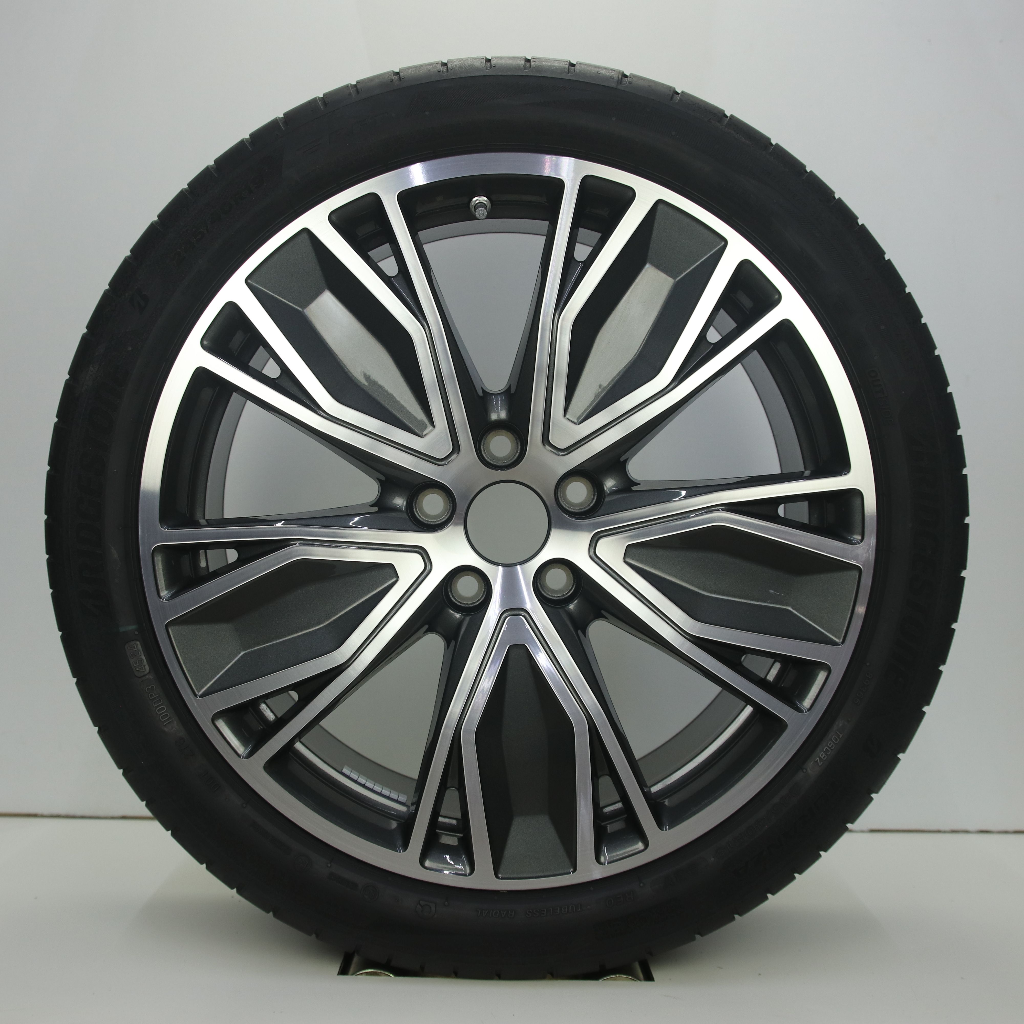OS1008336 Originele 19 inch lichtmetalen Audi A5 velgen 8.00X19 5X112 ET44.0 NB66.60 Antraciet Gepolijst