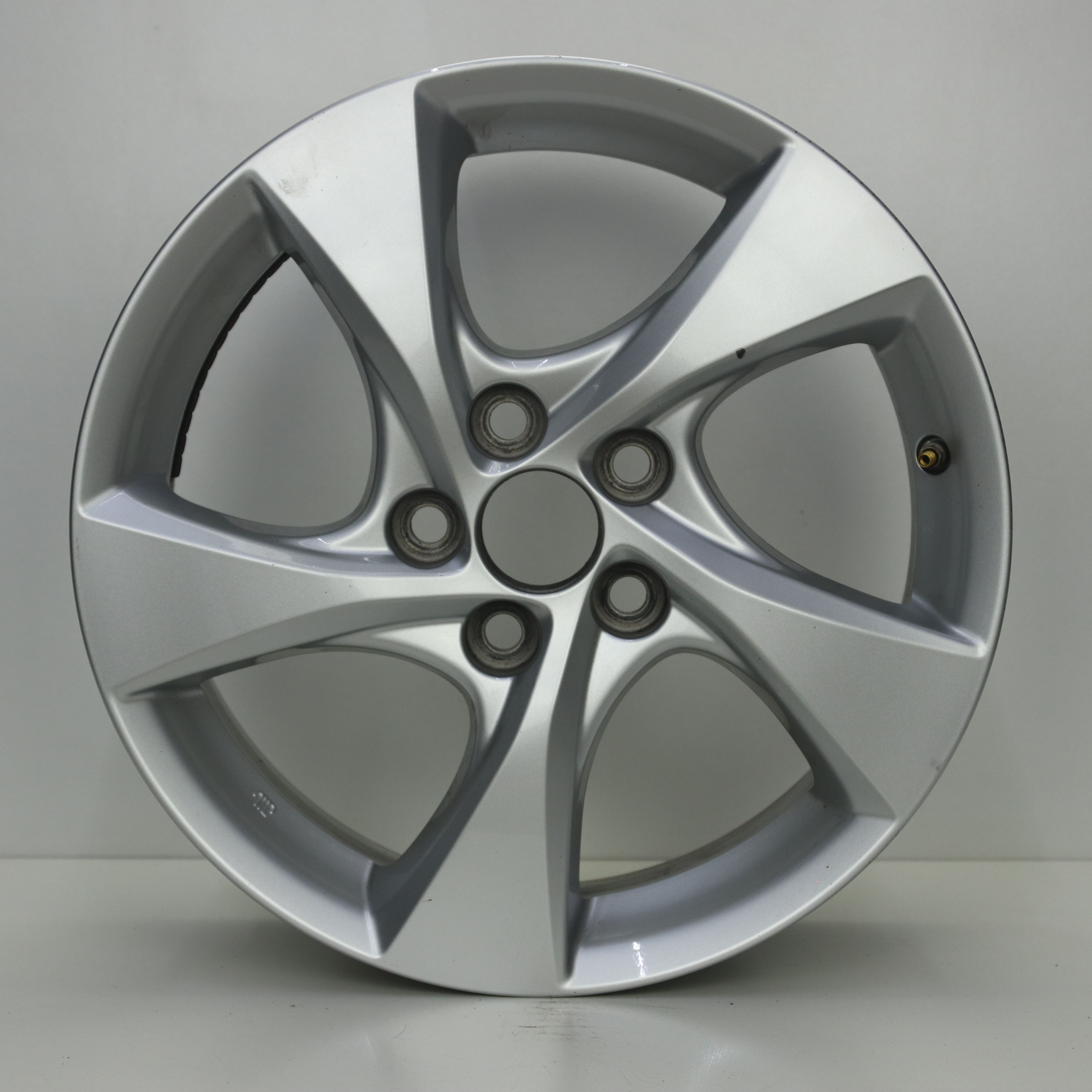 OS1007971 Originele 17 inch lichtmetalen Toyota velgen 6.50X17 5X114.3 ET45.0 NB60.10 Zilver