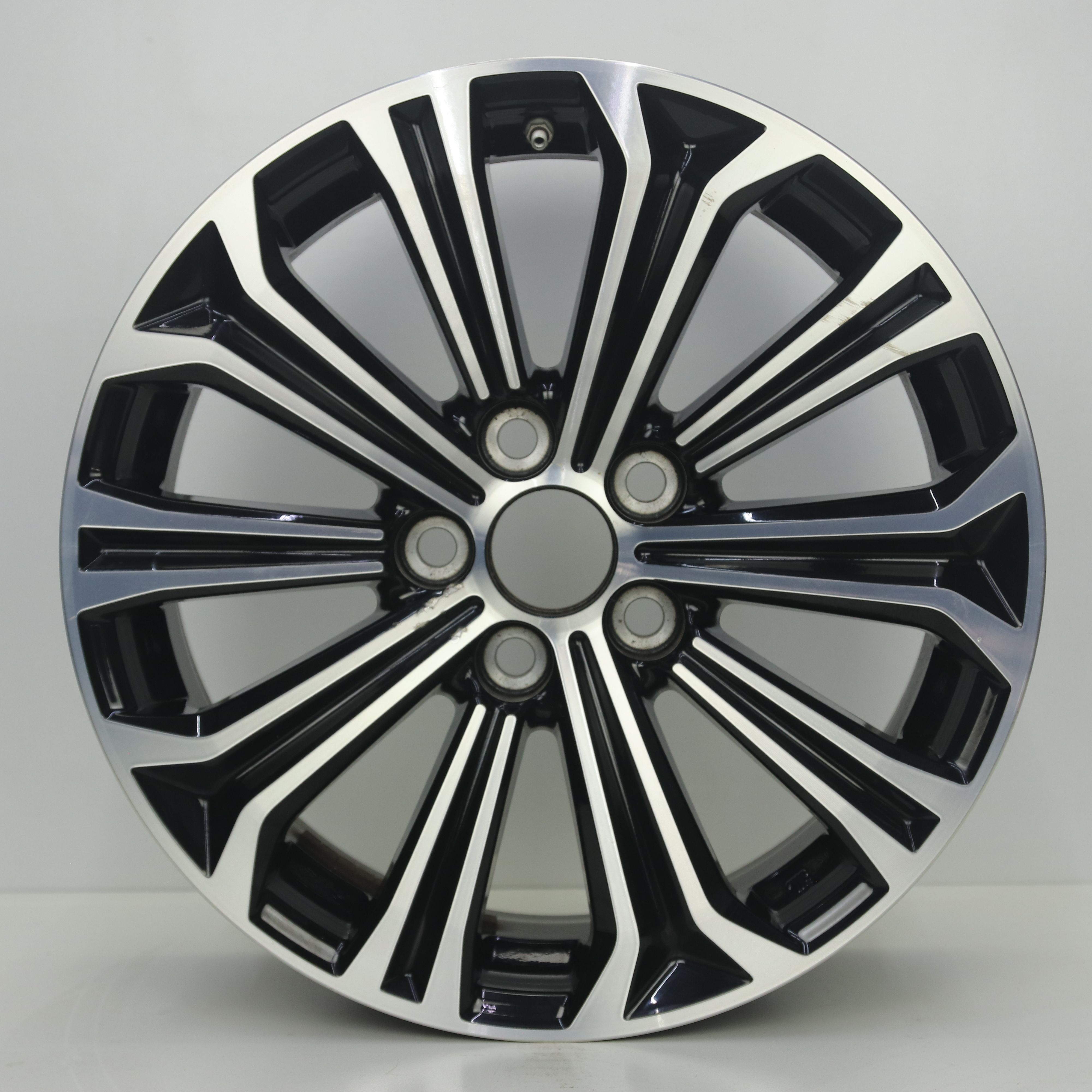 OS1008101 Originele 17 inch lichtmetalen Toyota Corolla velgen 7.50X17 5X114.3 ET40.0 NB60.10 Zwart Gepolijst