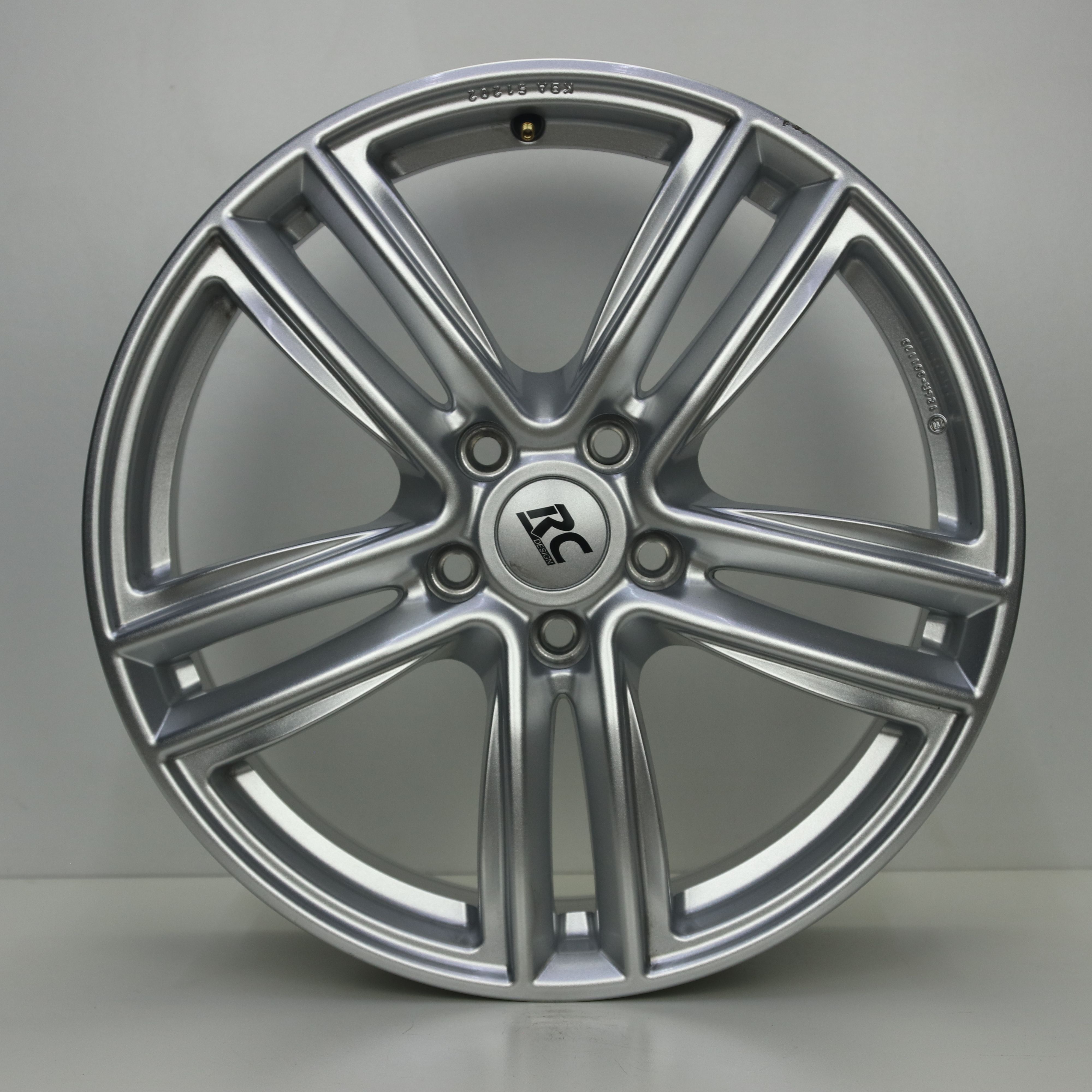 IN1003307 Set 19 inch lichtmetalen RC Design RC27 velgen 7.00X18 5X112 ET45.0 NB57.10 Zilver