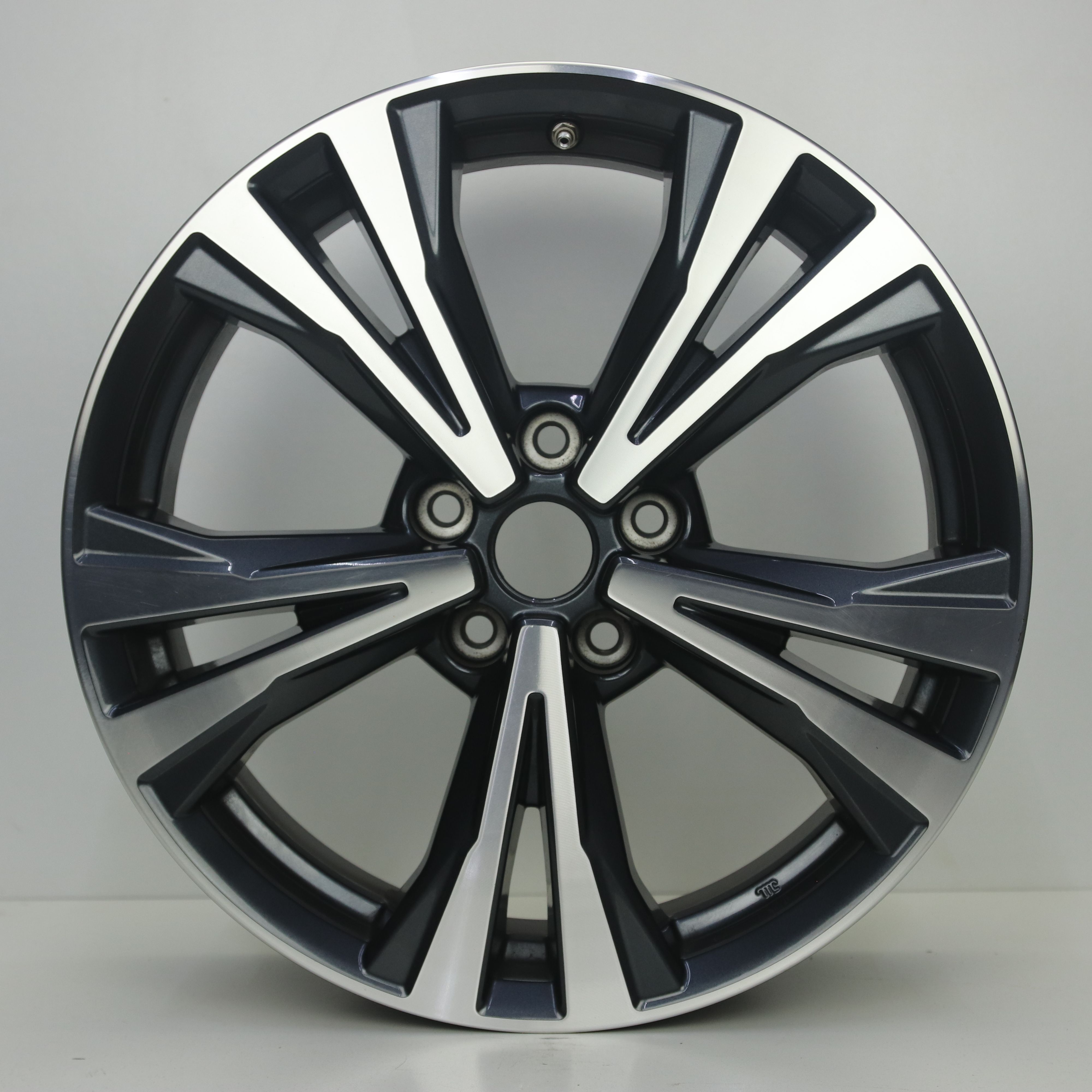 IN1003309 Originele 18 inch lichtmetalen Nissan Rogue velgen 7.00X18 5X114.3 ET35.0 NB66.10 Antraciet gepolijst