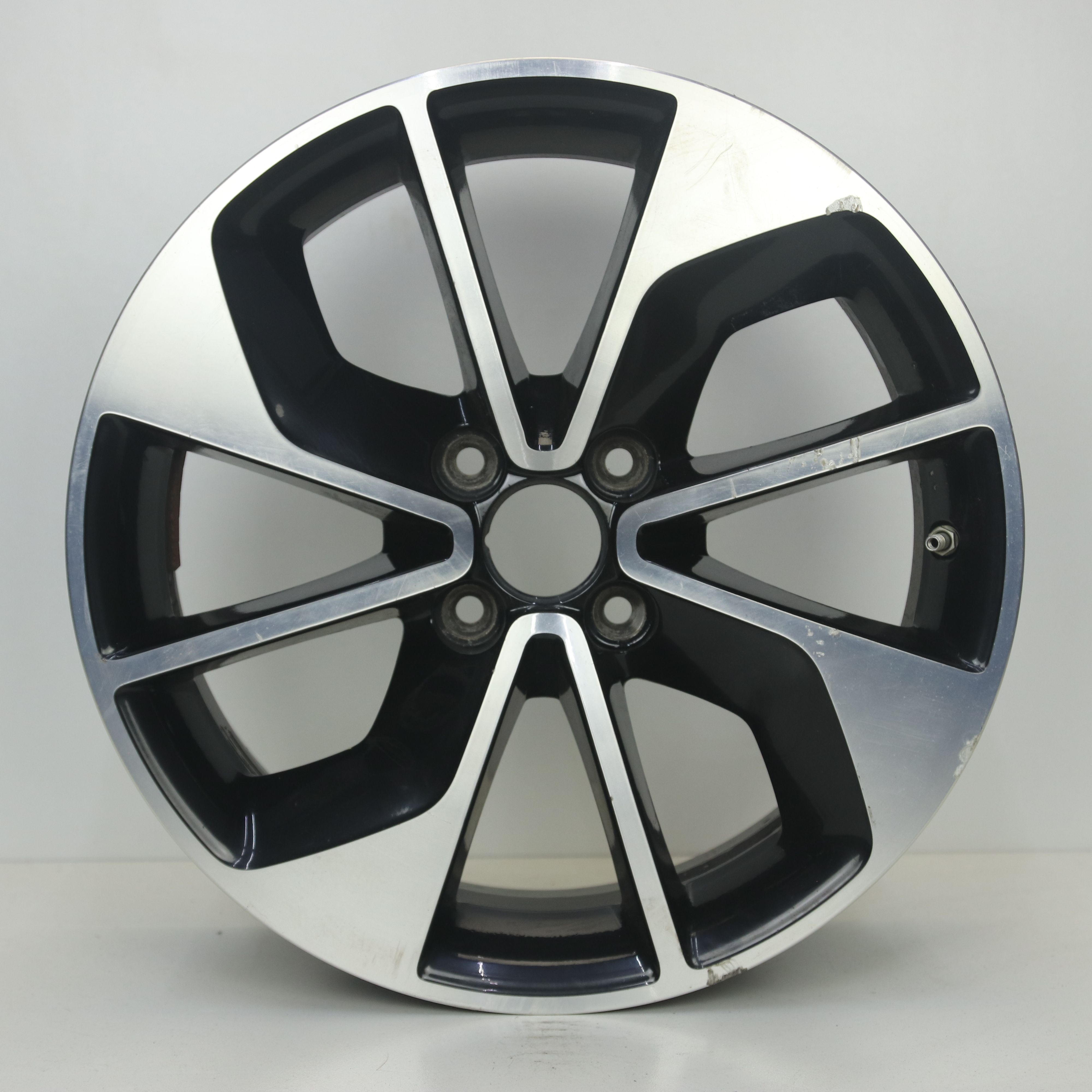 OS1007642 Originele 16 inch lichtmetalen Renault Clio velgen 6.50X16 4X100 ET44.0 NB60.10 Zwart gepolijst