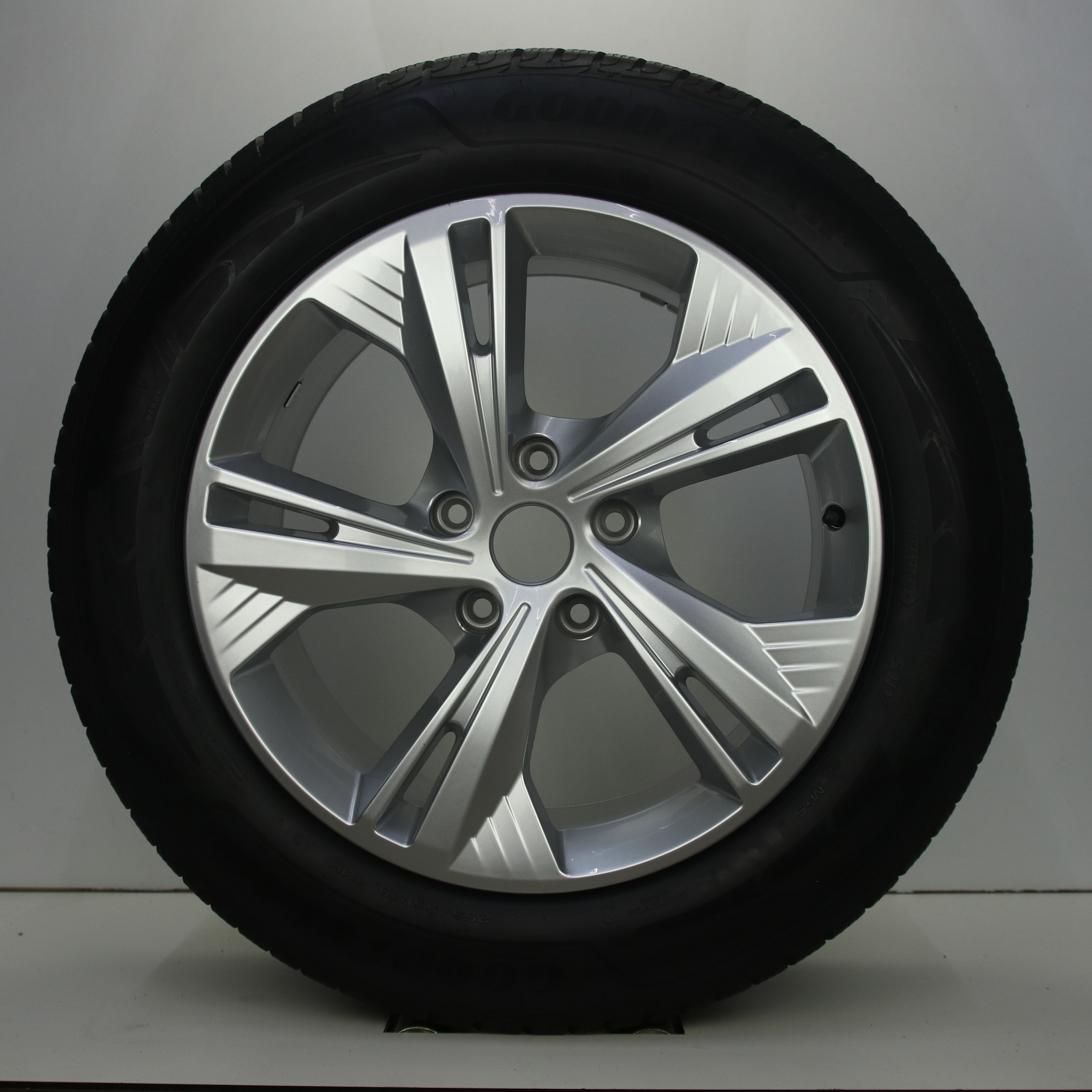 OS1008358 Originele 19 inch lichtmetalen Audi Q6 e-tron velgen (breedset) 8.00X19 5X130 ET40.0 NB66.60 Zilver