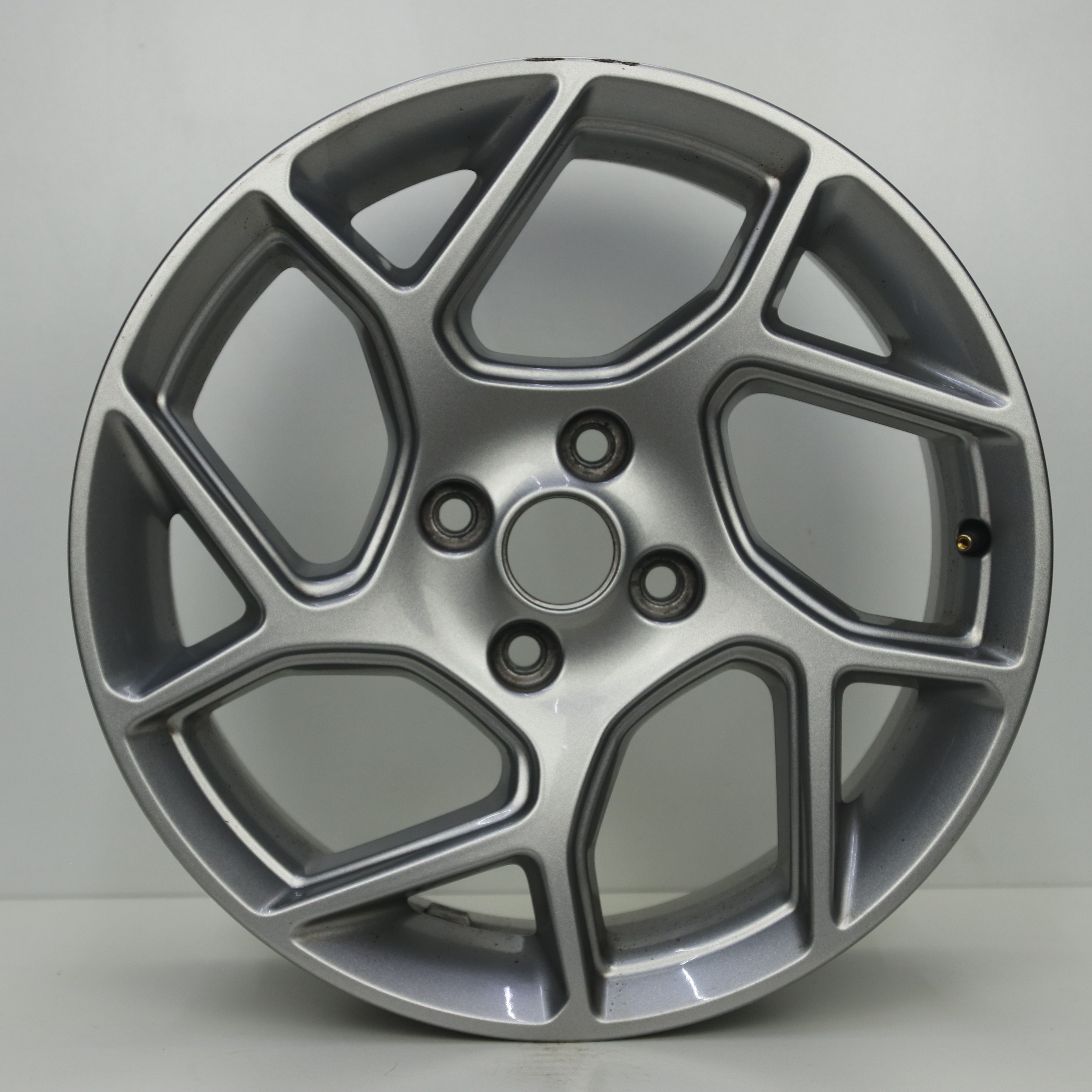 OS1008378 Originele 17 inch lichtmetalen Ford Fiesta velgen 7.50X17 4X108 ET42.5 NB63.40 Zilver