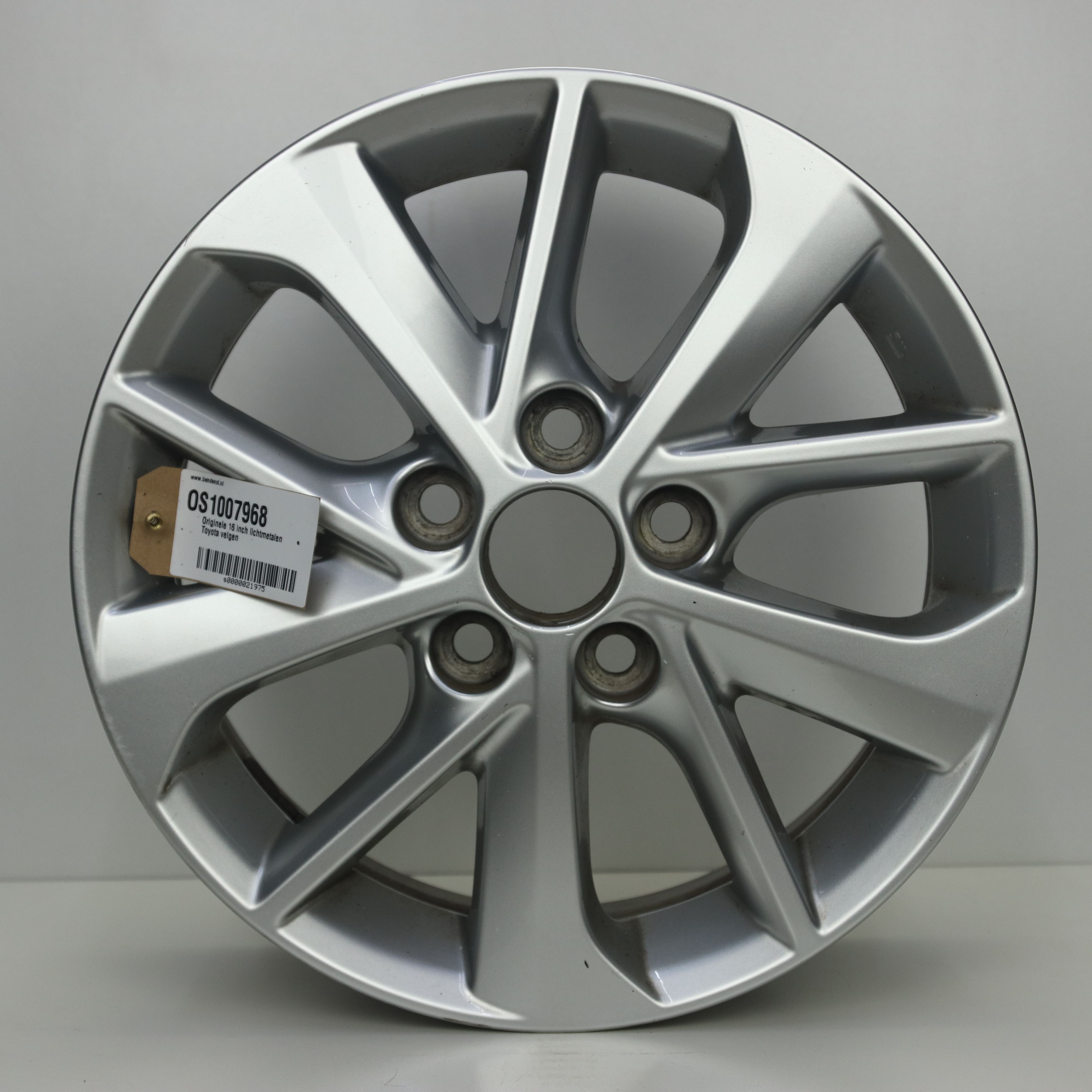 OS1007968 Originele 16 inch lichtmetalen Toyota velgen 6.50X16 5X114.3 ET45.0 NB60.10 Zilver