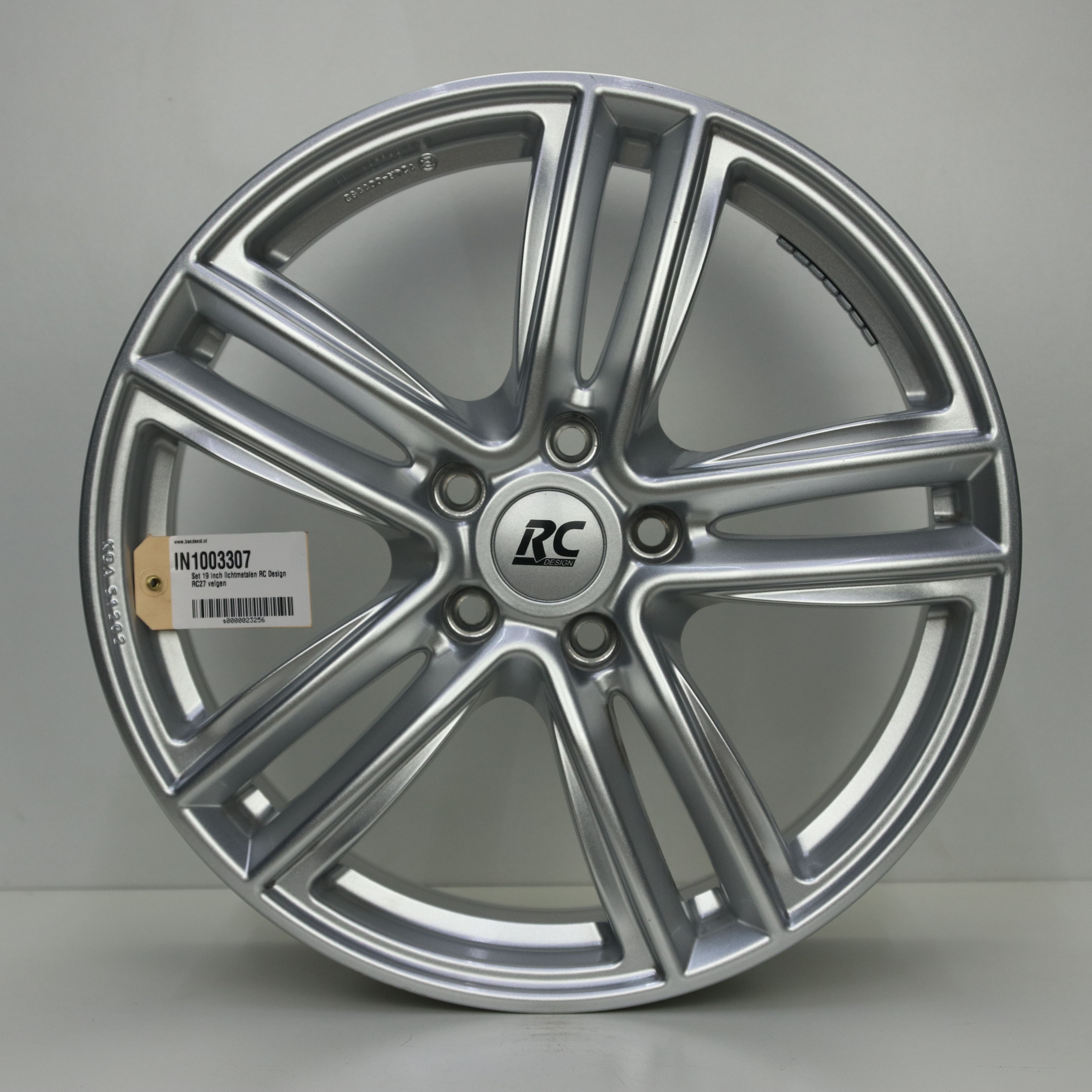 IN1003307 Set 19 inch lichtmetalen RC Design RC27 velgen 7.00X18 5X112 ET45.0 NB57.10 Zilver