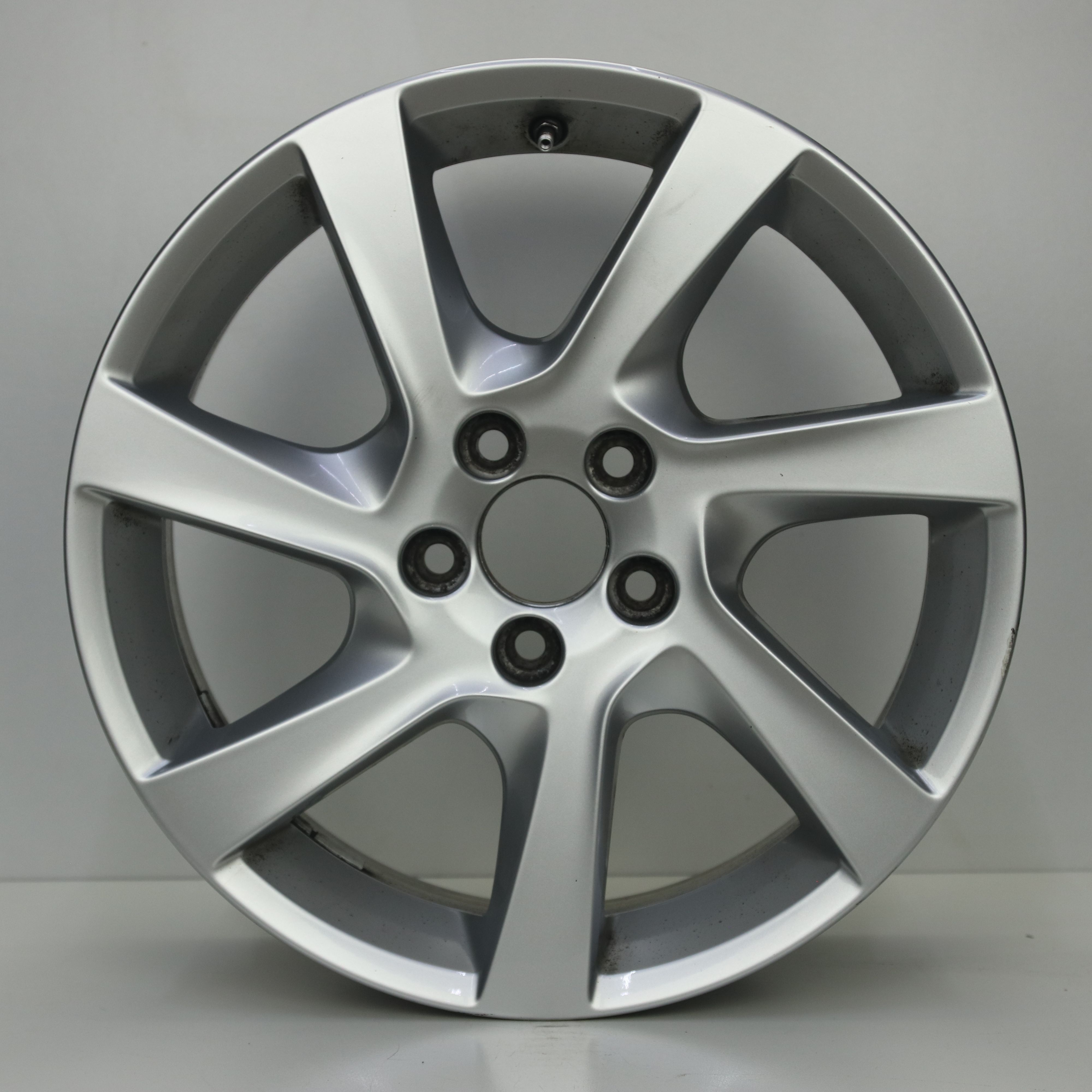 OS1008569 Originele 17 inch lichtmetalen Volvo velgen 7.00X17 5X108 ET50.0 NB63.40 Zilver