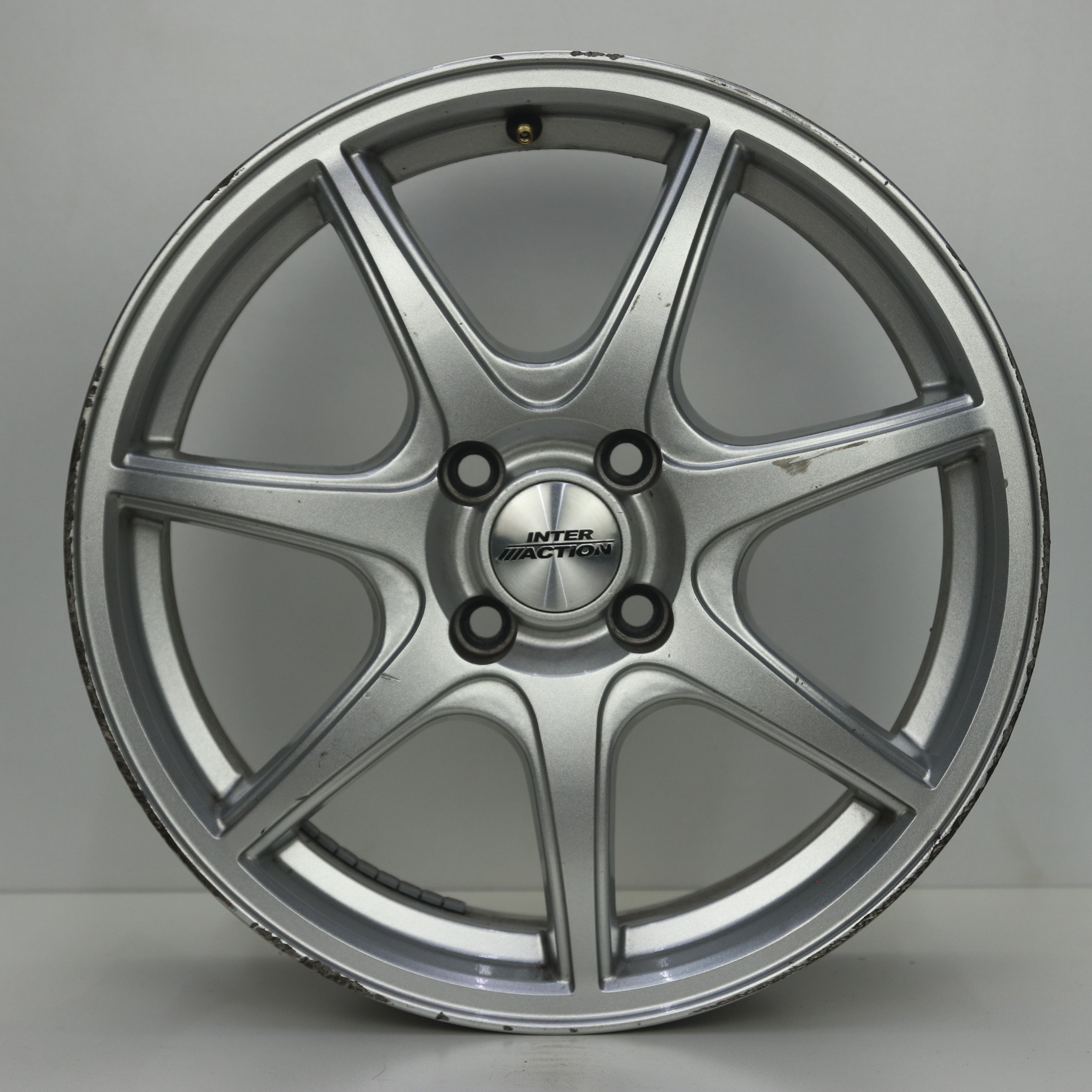 IN1003212 Set 16 inch lichtmetalen Inter action velgen 6.50X16 4X100 ET40.0 NB72.60 Zilver