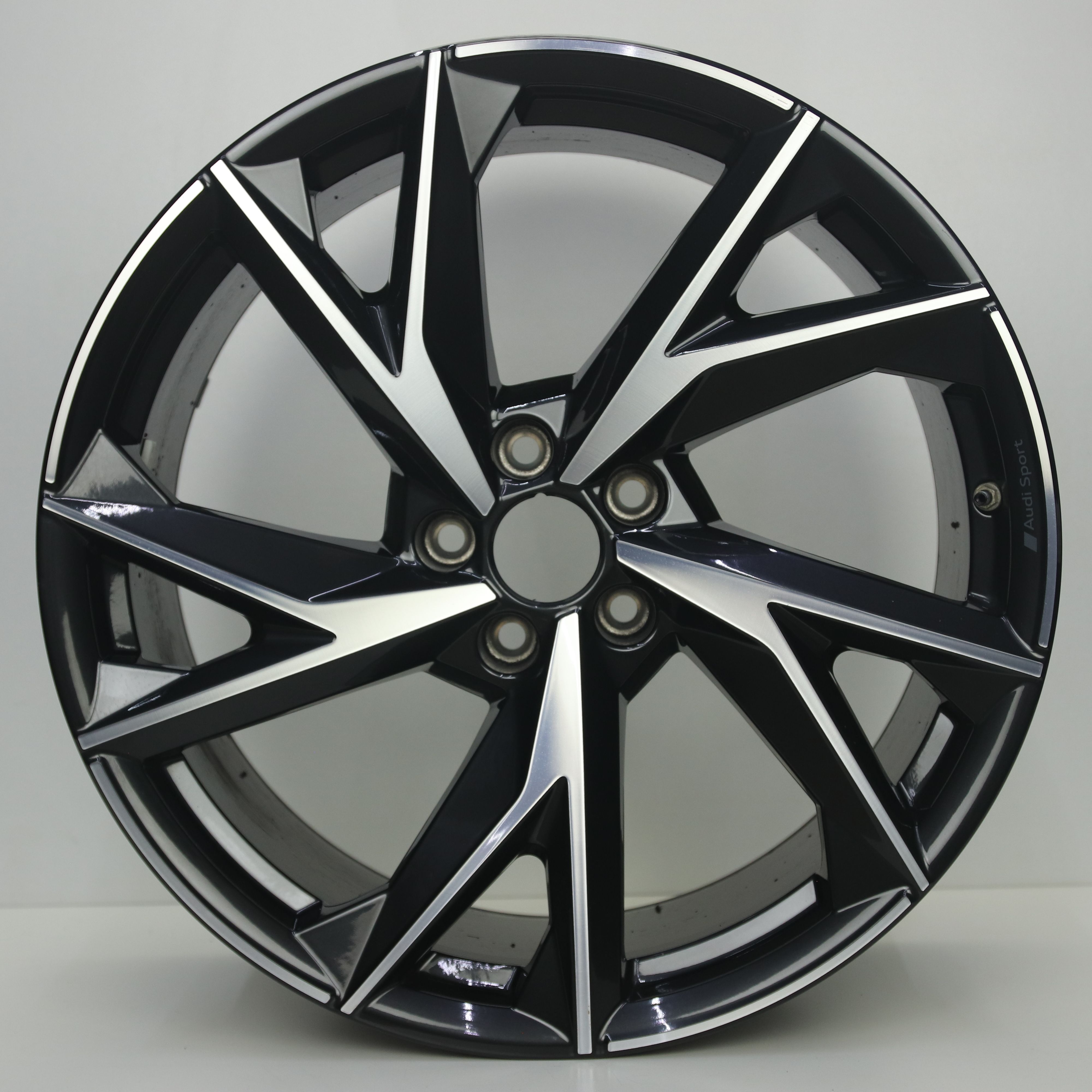 OS1007976 Originele 20 inch lichtmetalen Audi R8 velgen (Breedset) 8.50X20 5X112 ET42.0 NB66.60 Antraciet Gepolijst