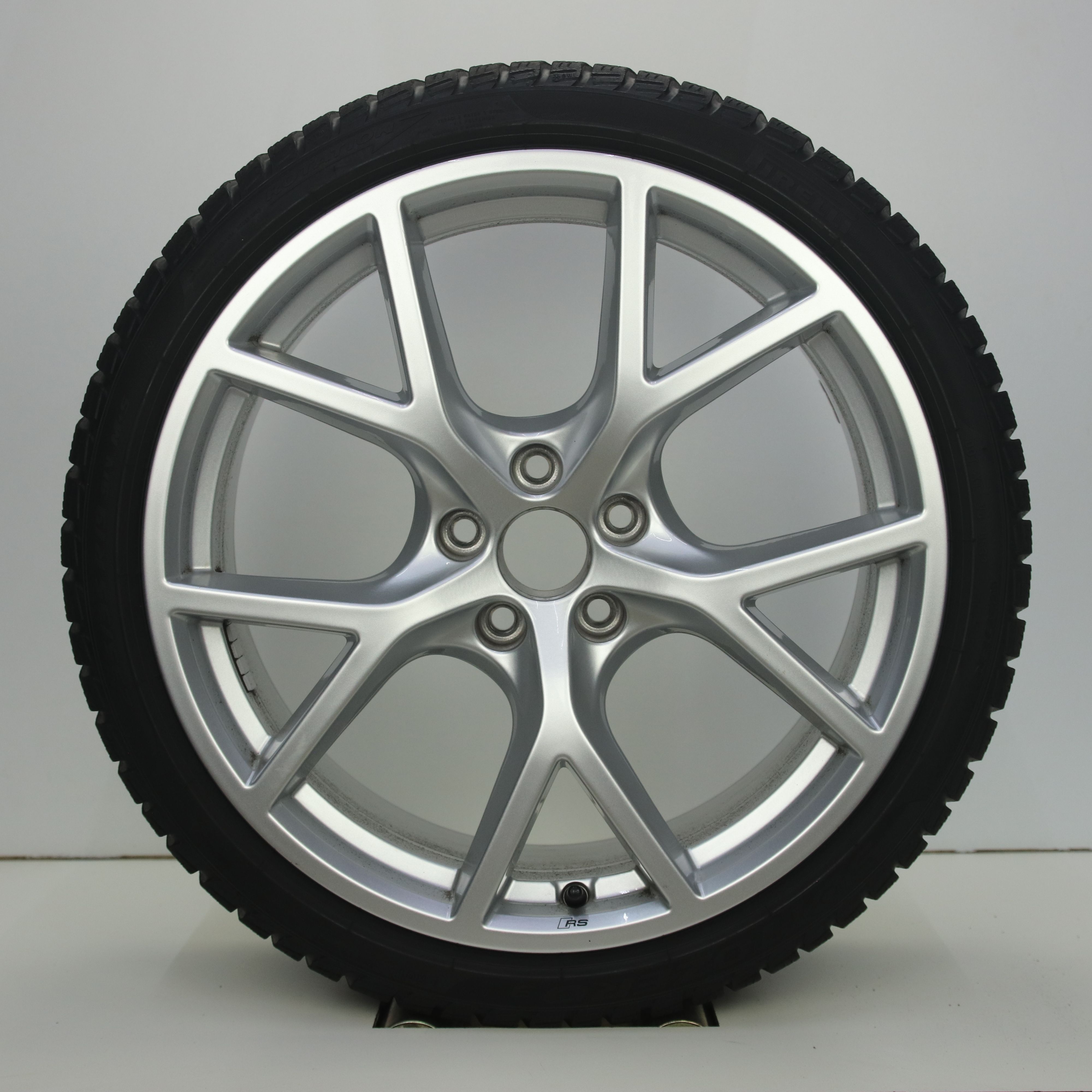 OS1008237 Originele 19 inch lichtmetalen Audi RS3 velgen 8.00X19 5X112 ET25.0 NB57.10 Zilver