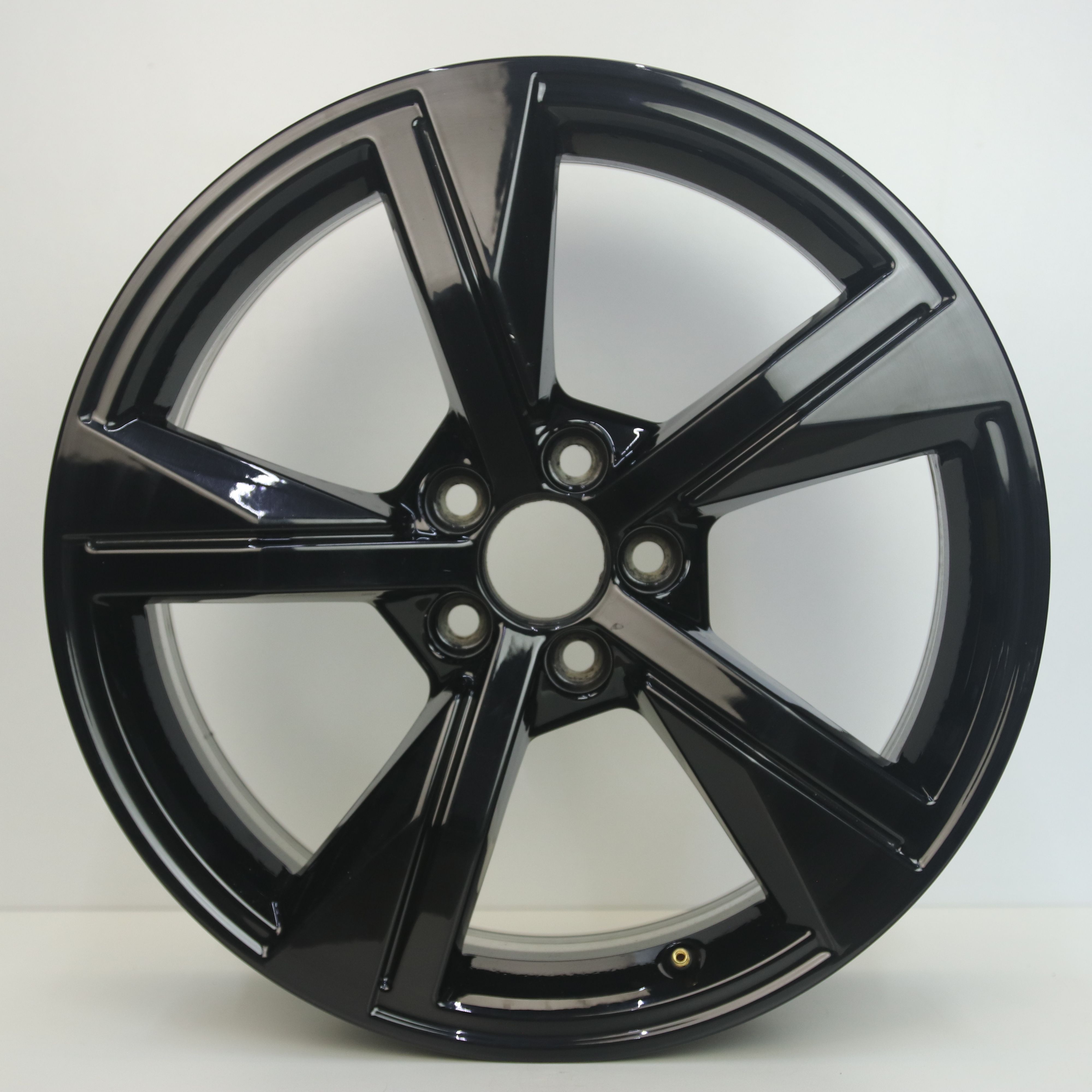 OS1006960 Originele 17 inch lichtmetalen Audi A1 velgen 7.50X17 5X100 ET46.0 NB57.10 Zwart