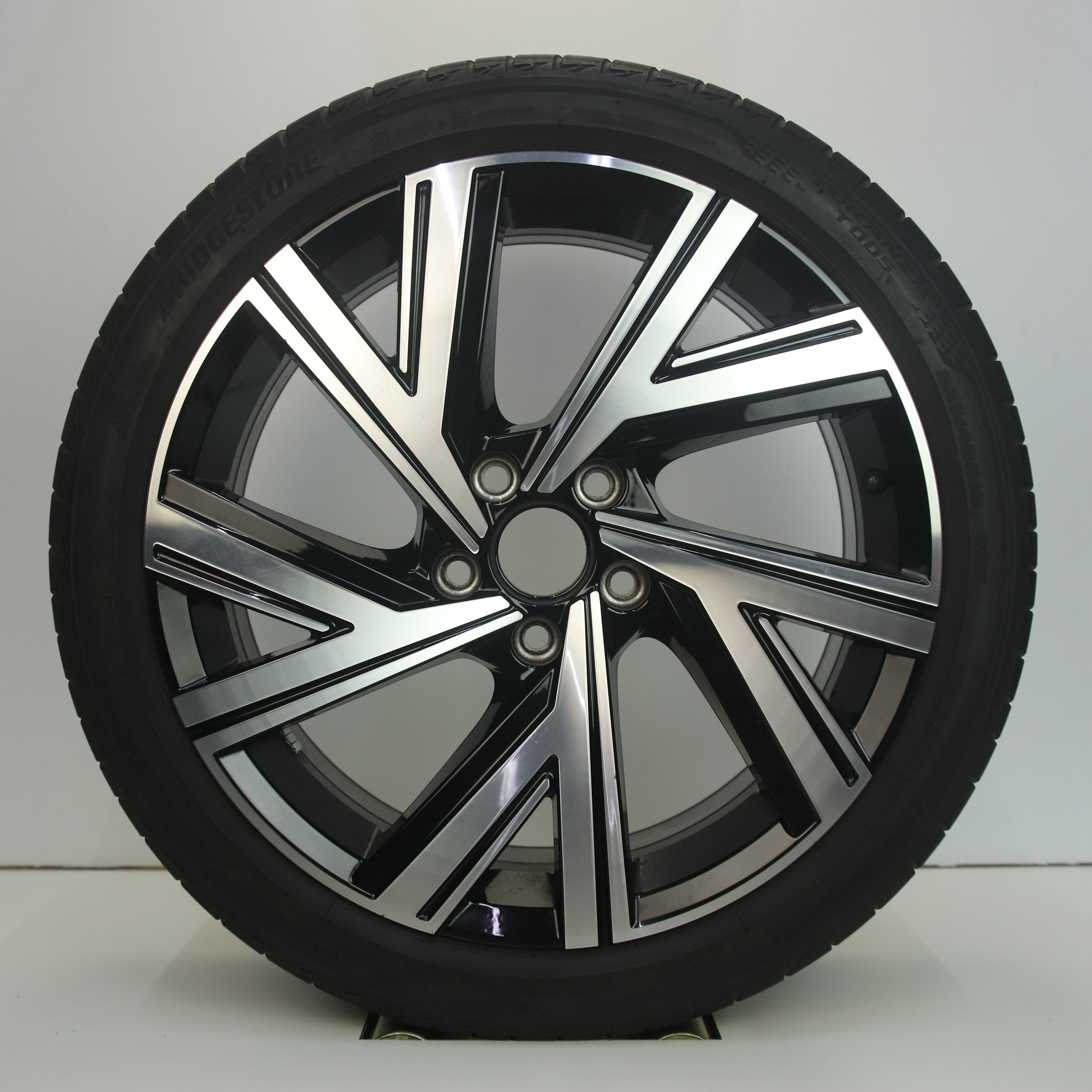OS1007331 Originele 18 inch lichtmetalen Volkswagen Golf 8 velgen Bergamo 7.50X18 5X112 ET51.0 NB57.10 Zwart gepolijst