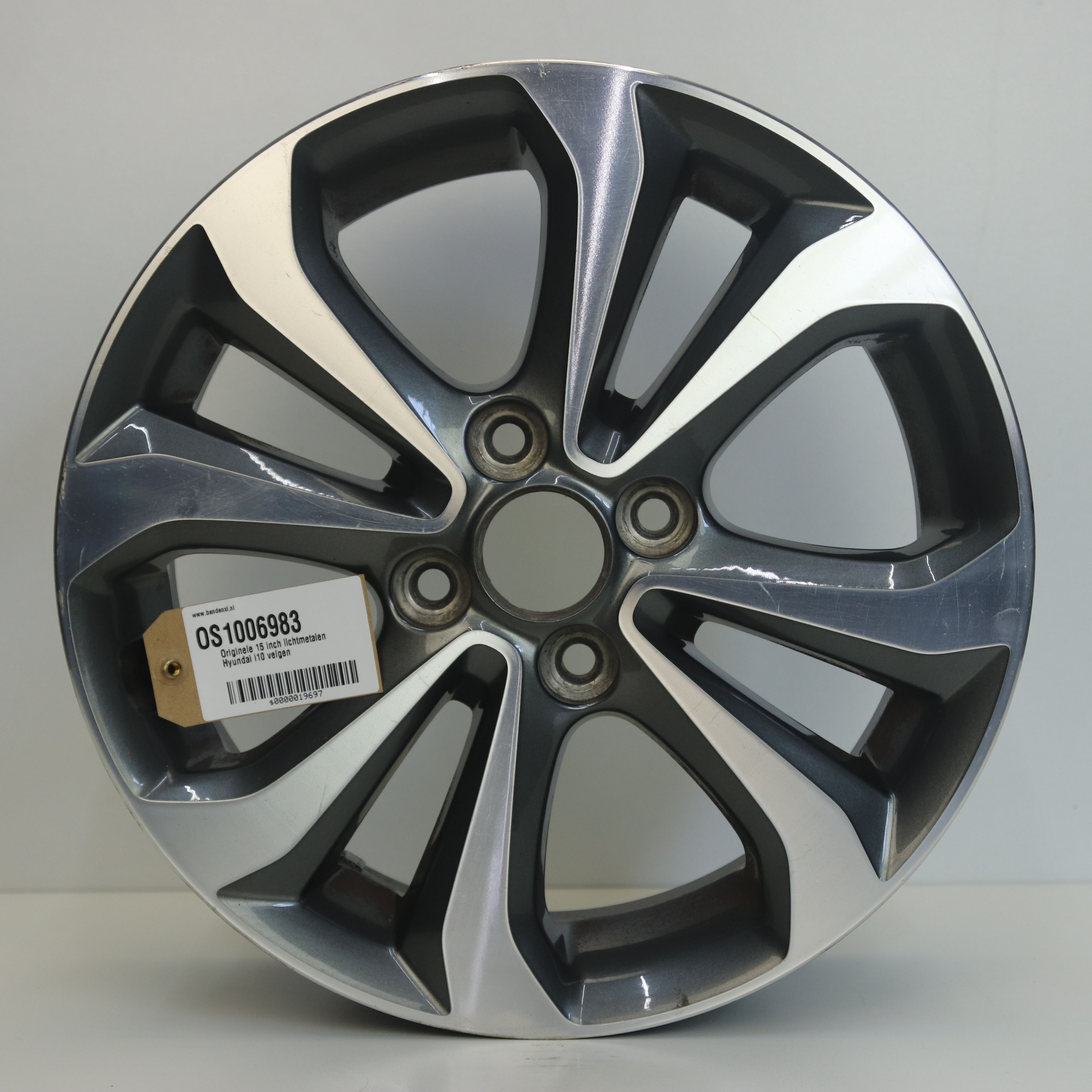 OS1006983 Originele 15 inch lichtmetalen Hyundai i10 velgen 6.00X15 4X100 ET53.0 NB54.10 Antraciet gepolijst