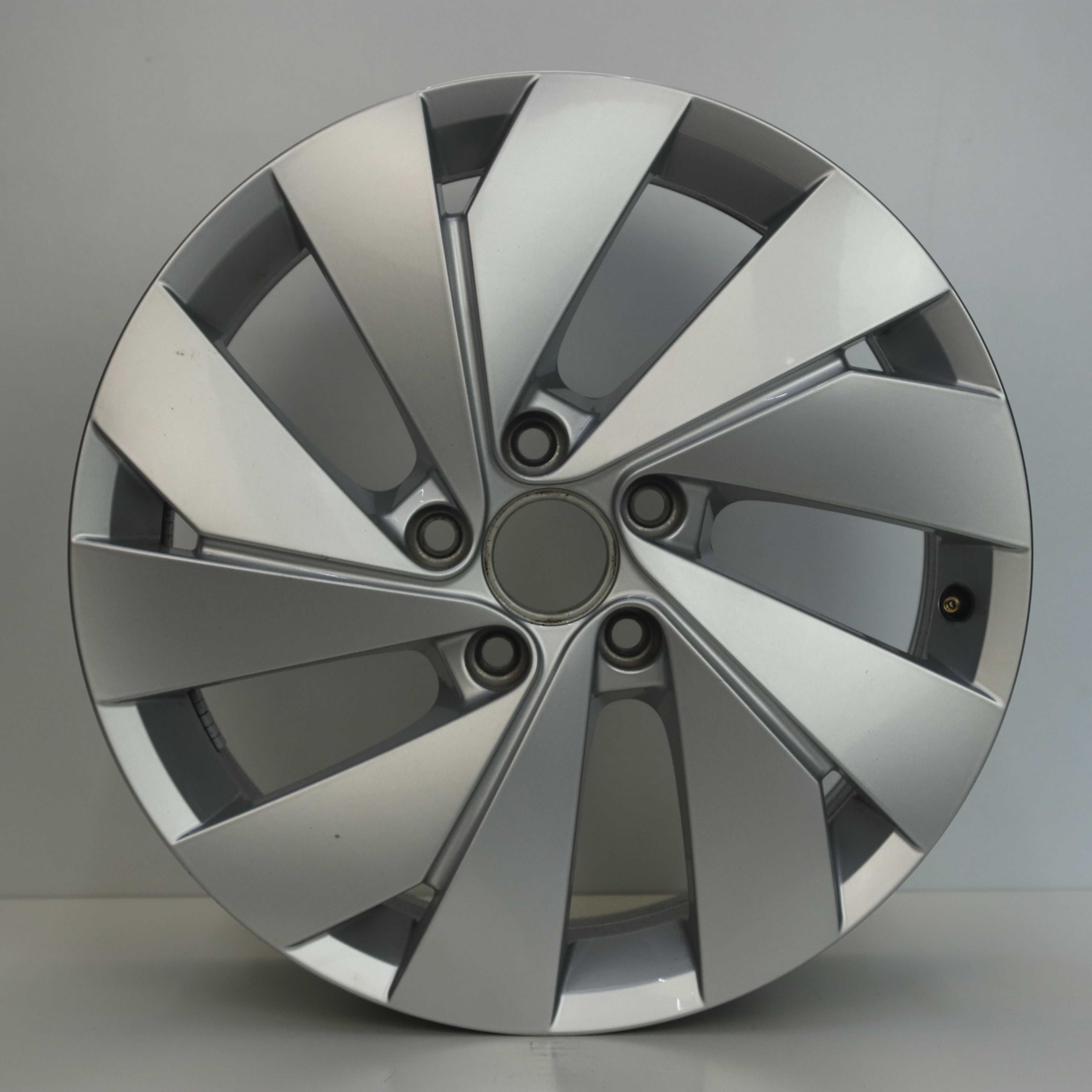 OS1007023 Originele 17 inch lichtmetalen Volkswagen Golf 8 velgen (Belmont) 6.50X17 5X112 ET46.0 NB57.10 Zilver