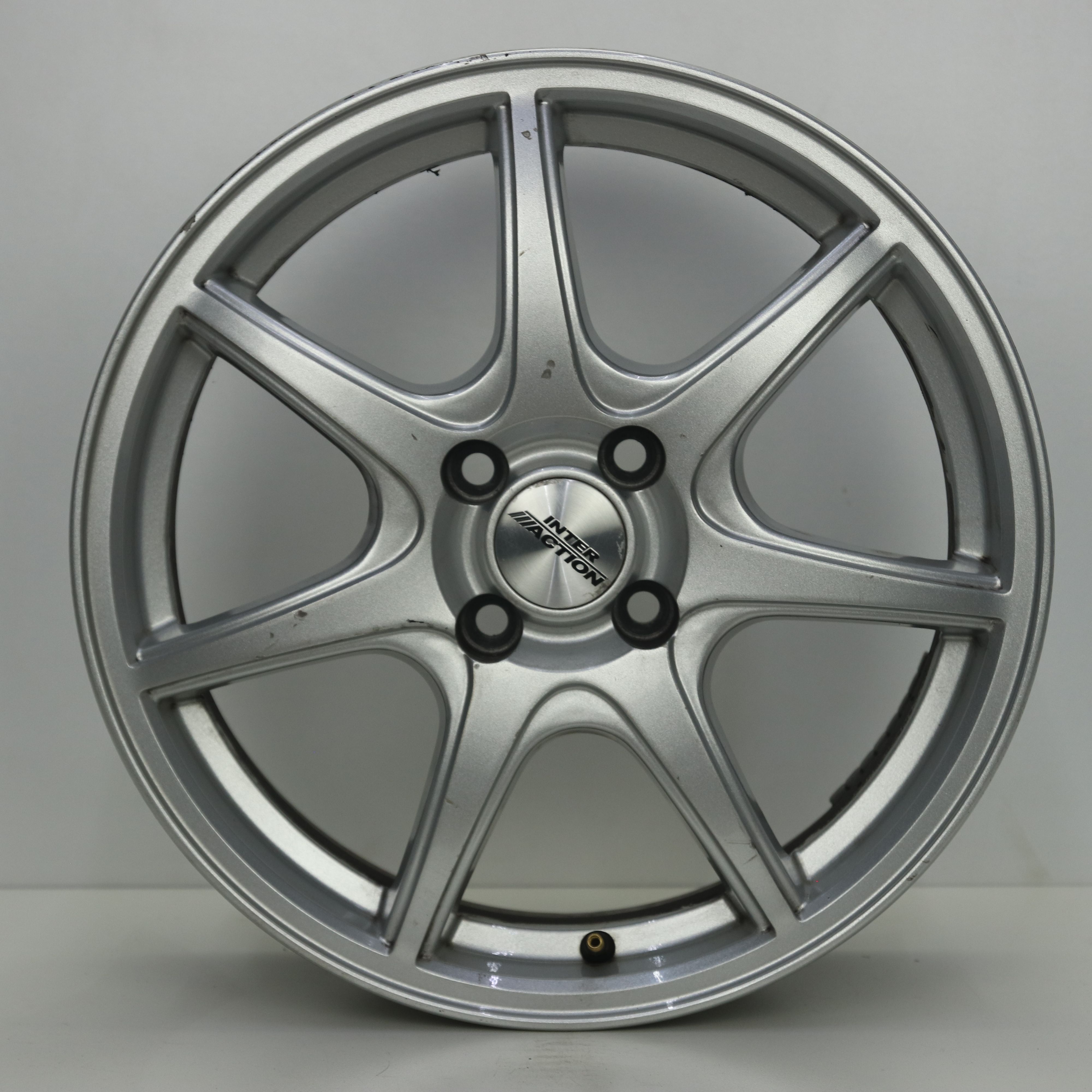 IN1003212 Set 16 inch lichtmetalen Inter action velgen 6.50X16 4X100 ET40.0 NB72.60 Zilver