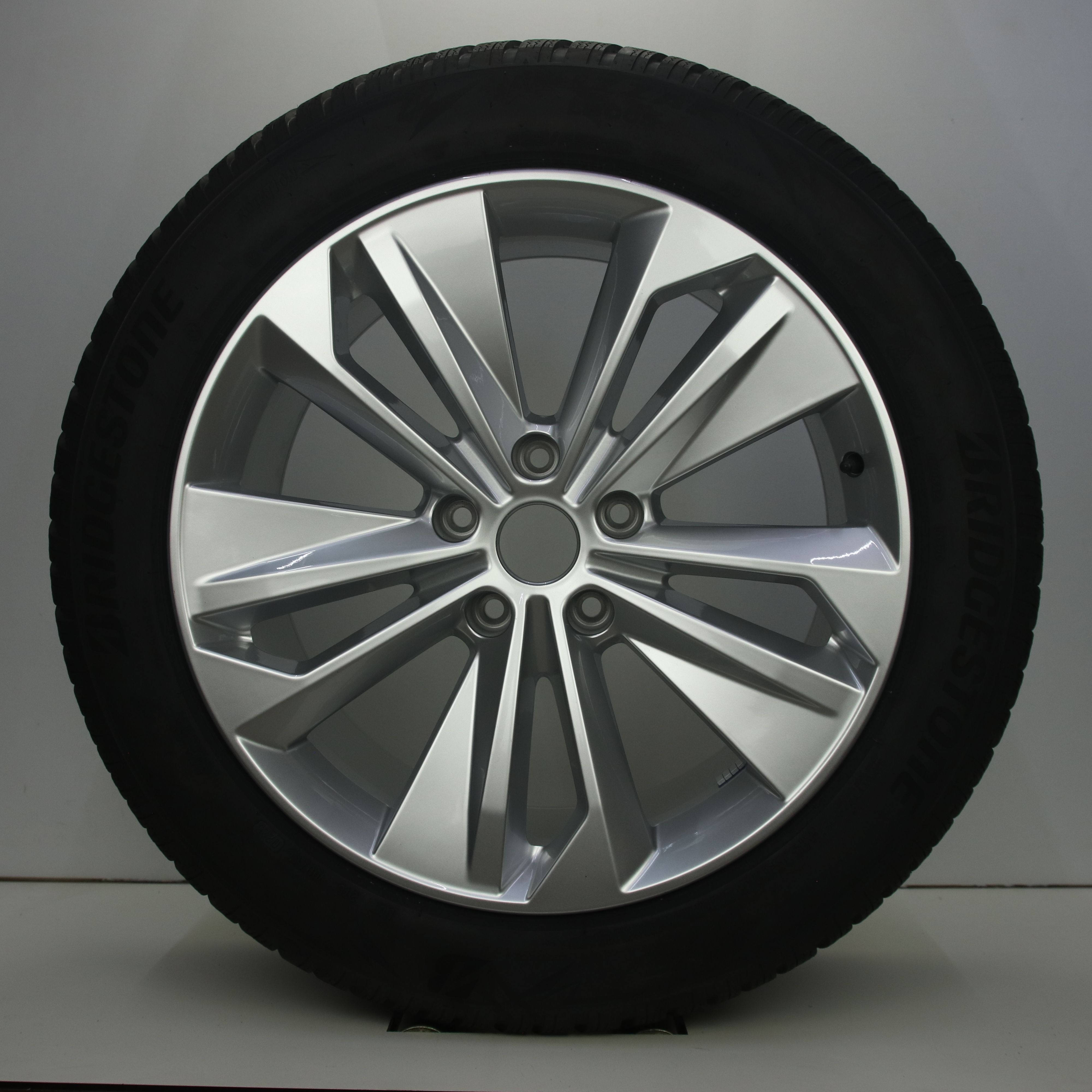 OS1008350 Originele 20 inch lichtmetalen Audi Q6 SQ6 velgen (breedset) 8.50X20 5X130 ET35.0 NB66.60 Zilver