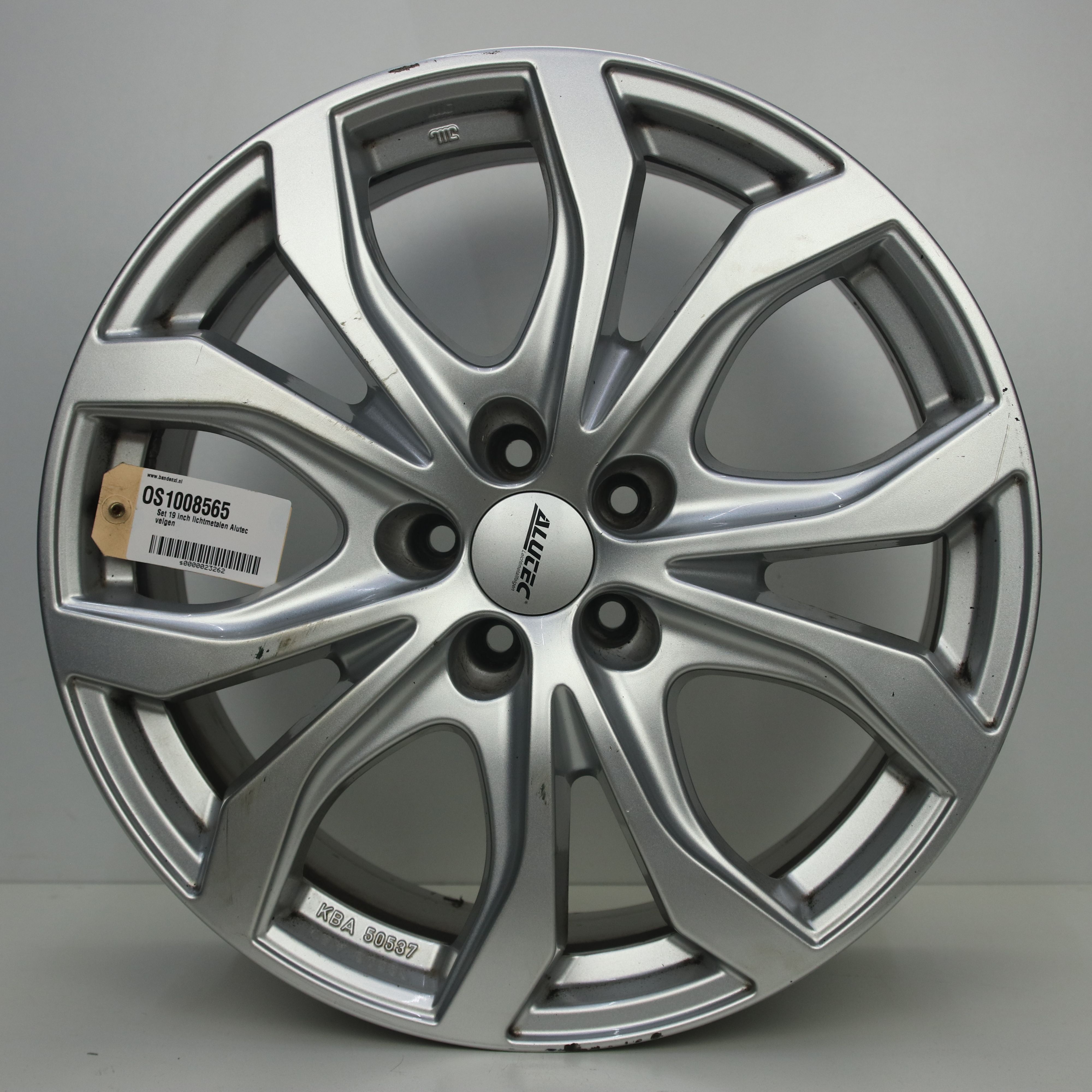 OS1008565 Set 19 inch lichtmetalen Alutec velgen 8.50X19 5X108 ET40.0 NB63.40 Zilver