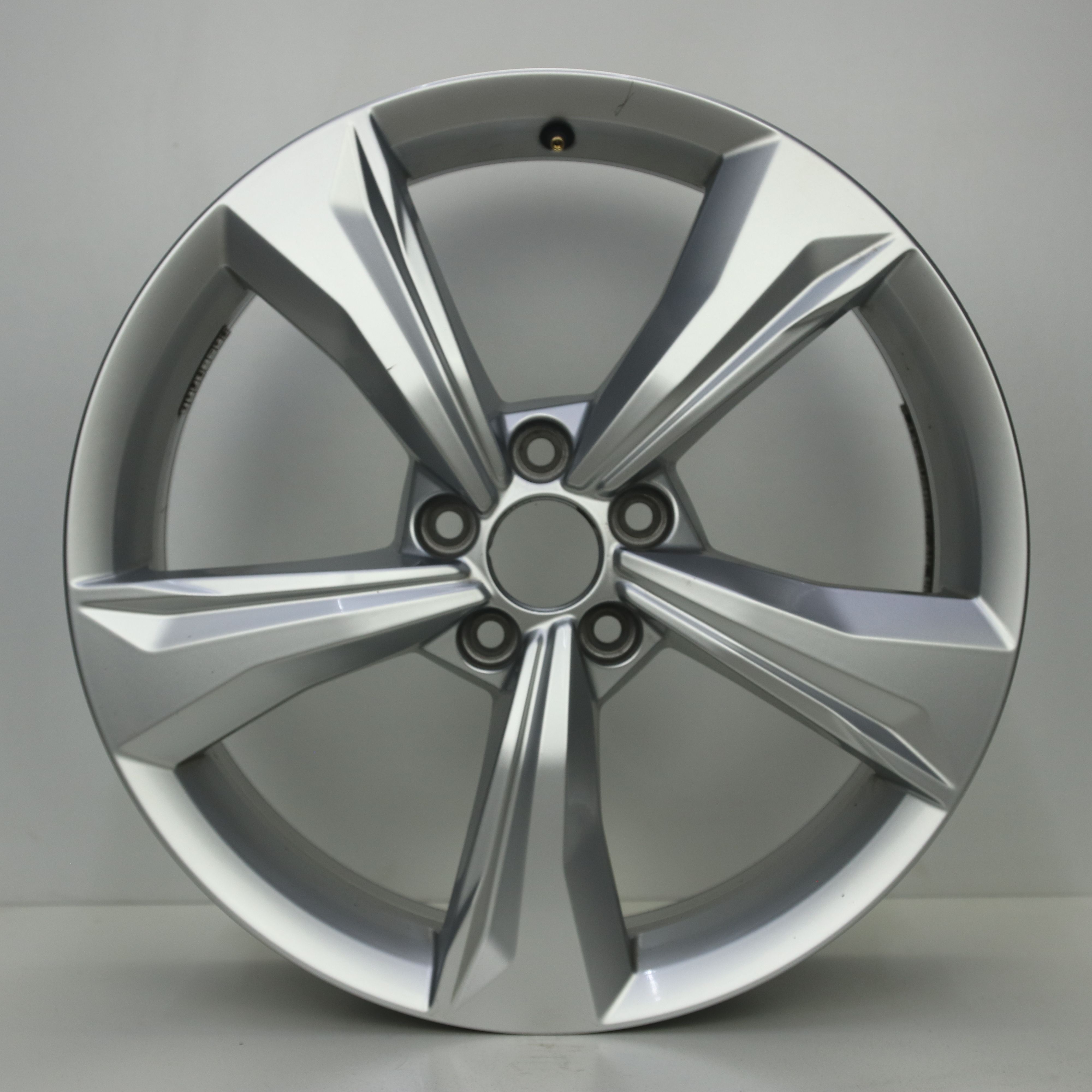 OS1008313 Originele 19 inch lichtmetalen Audi Q5 velgen 7.00X19 5X112 ET34.0 NB66.60 Zilver
