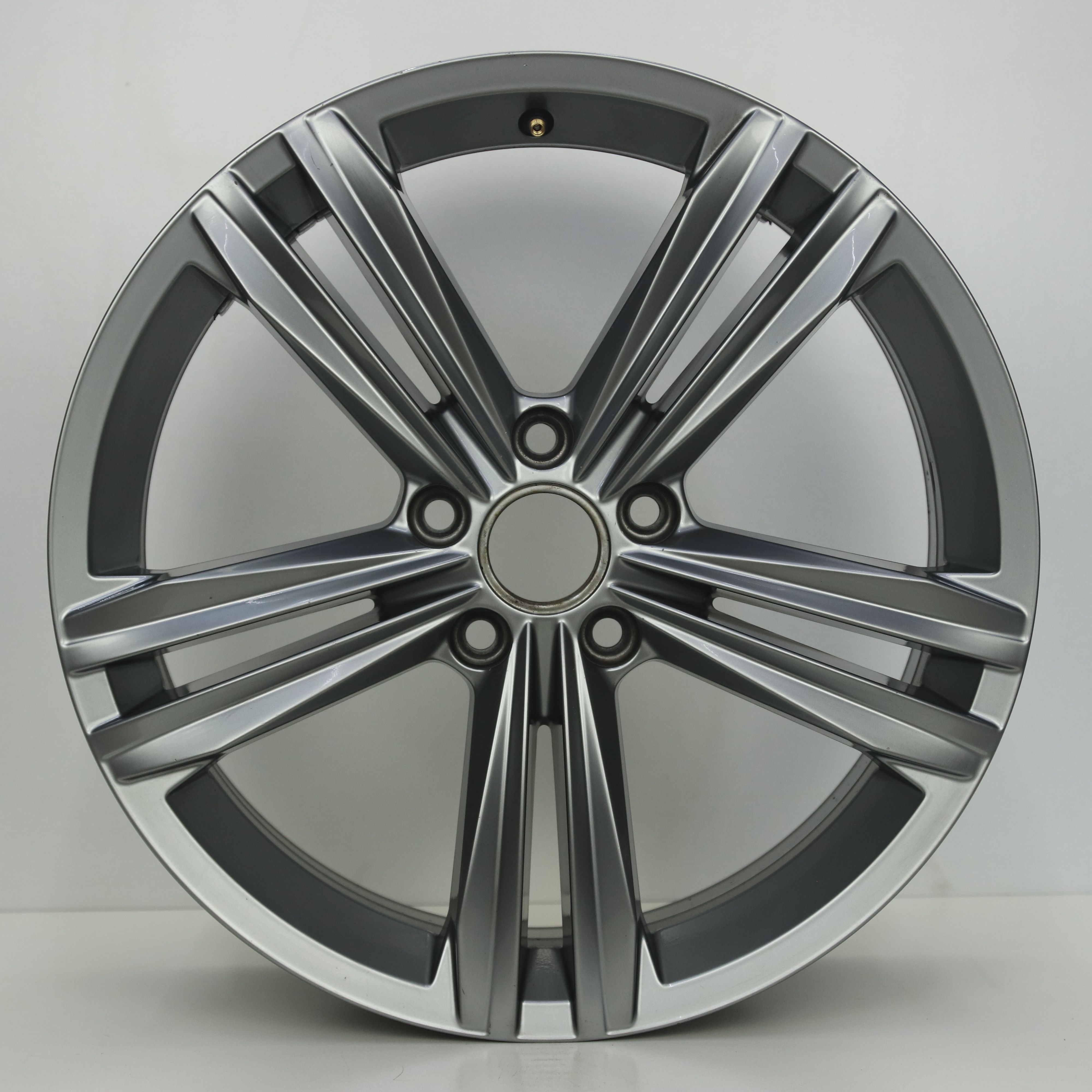 IN1003204 Originele 18 inch lichtmetalen Volkswagen T-Roc (Sebring) velgen 7.00X18 5X112 ET45.0 NB57.10 Antraciet