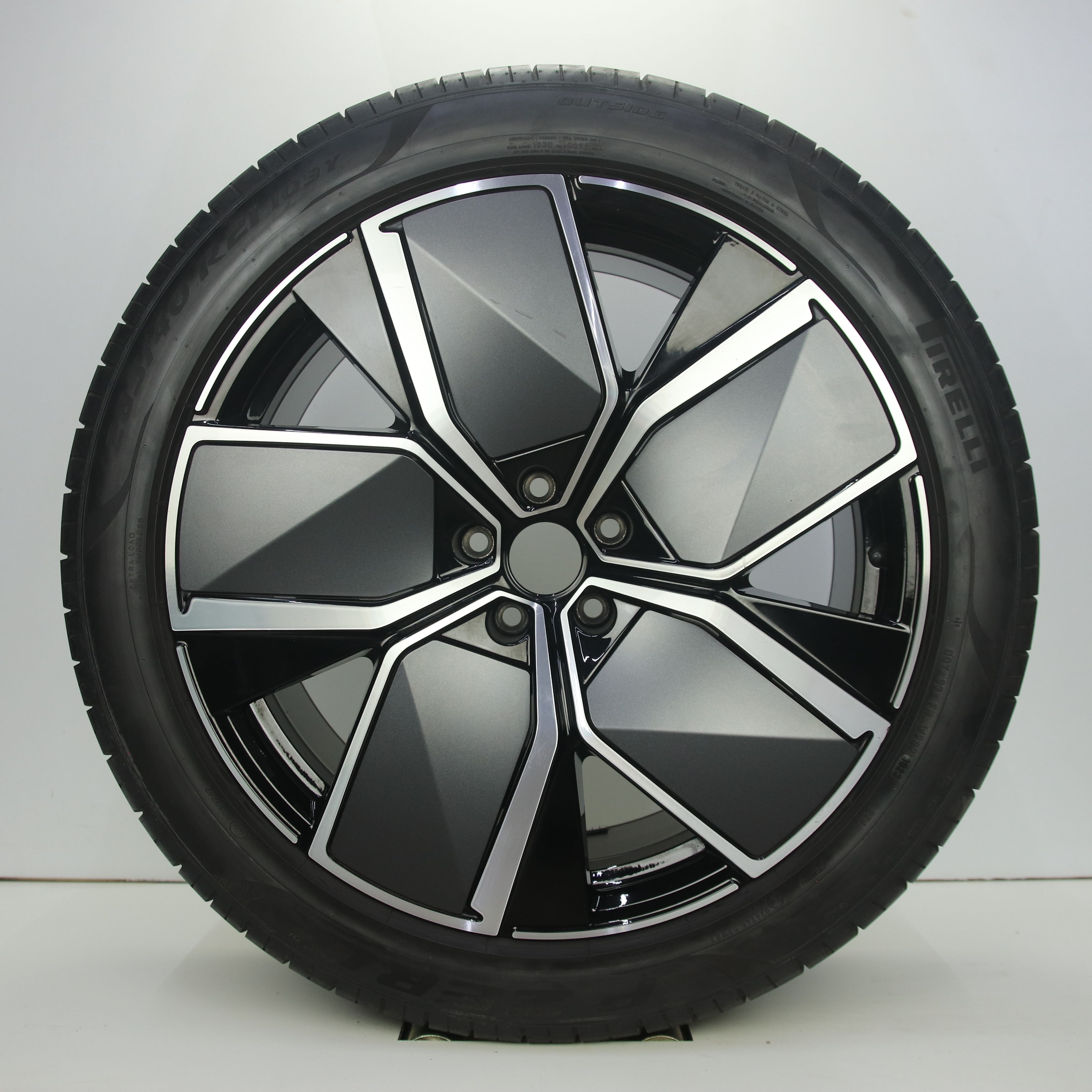 OS1008439 Originele 21 inch lichtmetalen Volkswagen Touareg (Leeds) velgen 9.50X21 5X112 ET31.0 NB66.60 Zwart gepolijst