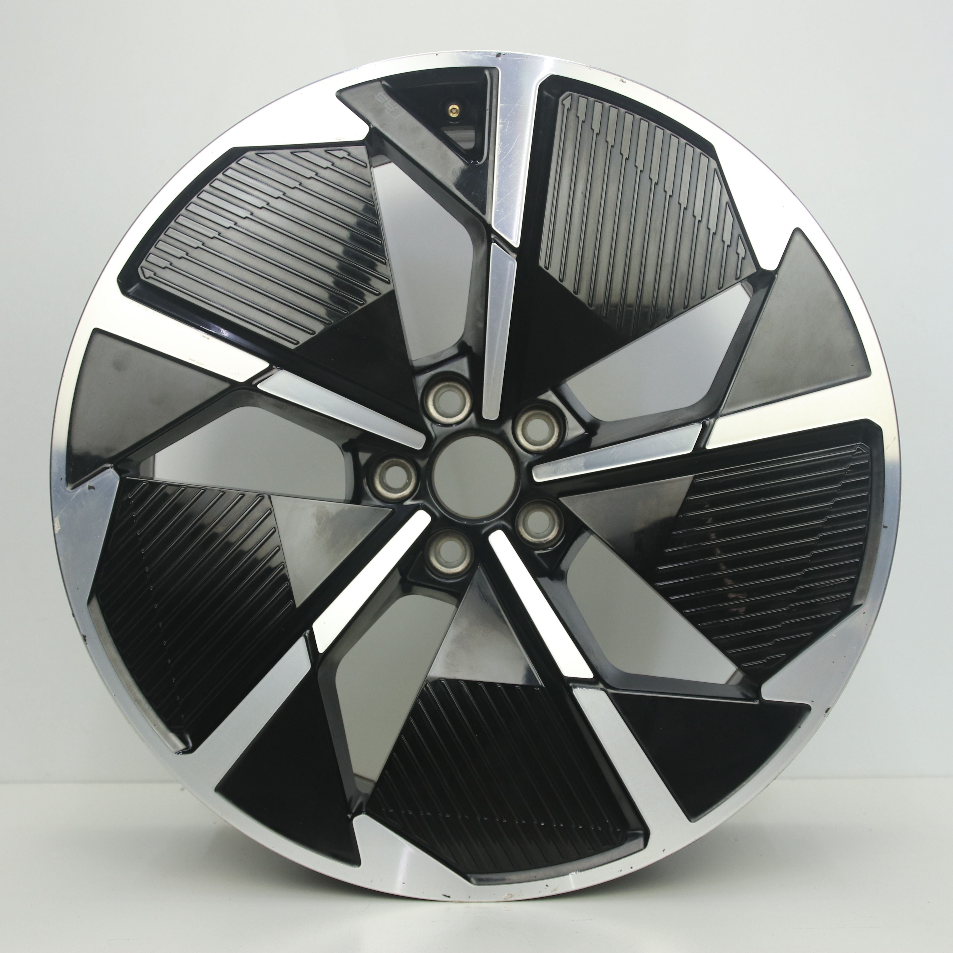 OS1007996 Originele 21 inch lichtmetalen Audi Q4 e-tron velgen 8.50X21 5X112 ET40.0 NB57.10 Zwart gepolijst