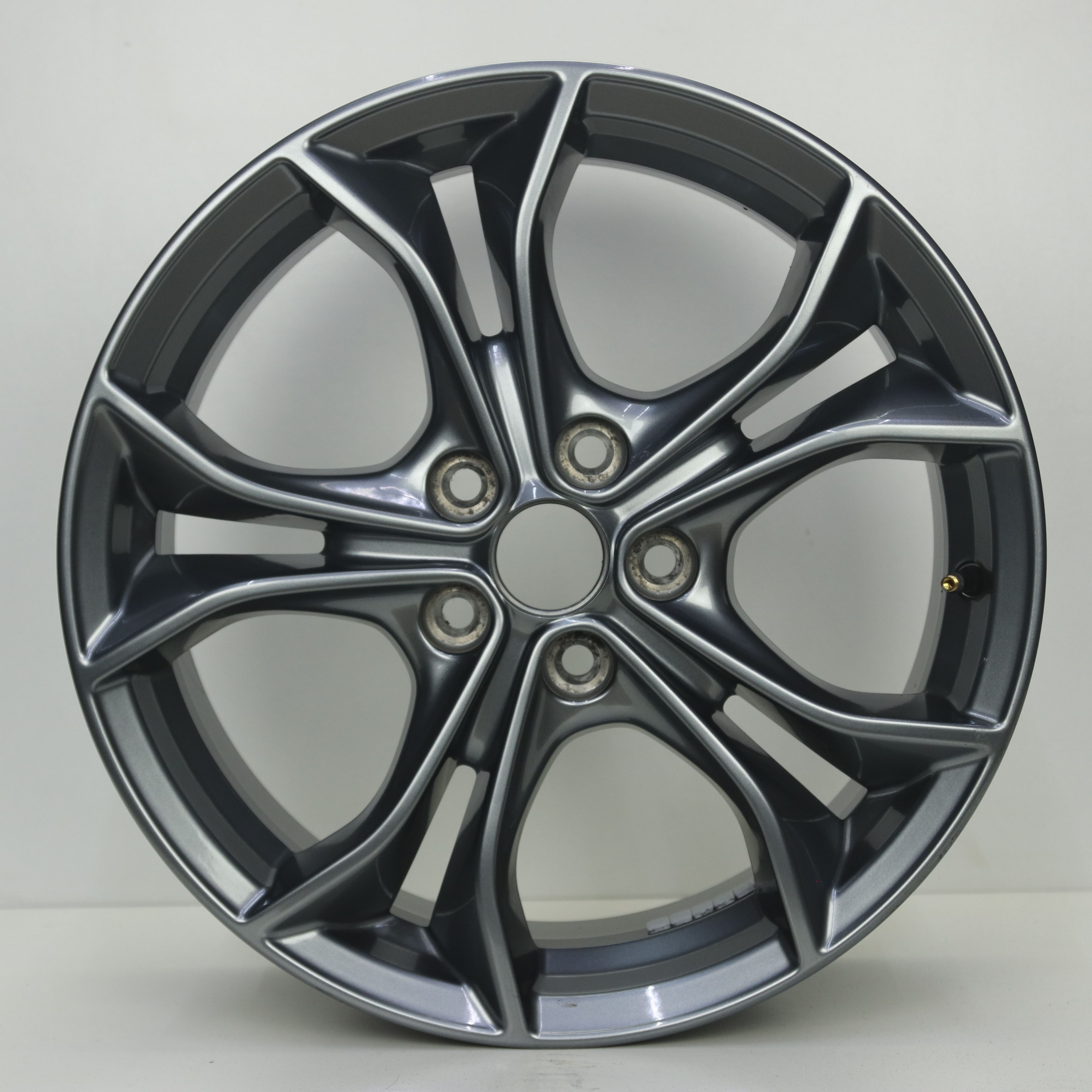 IN1003223 Originele 17 inch lichtmetalen Ford Focus velgen 7.00X17 5X108 ET50.0 NB63.40 Antraciet