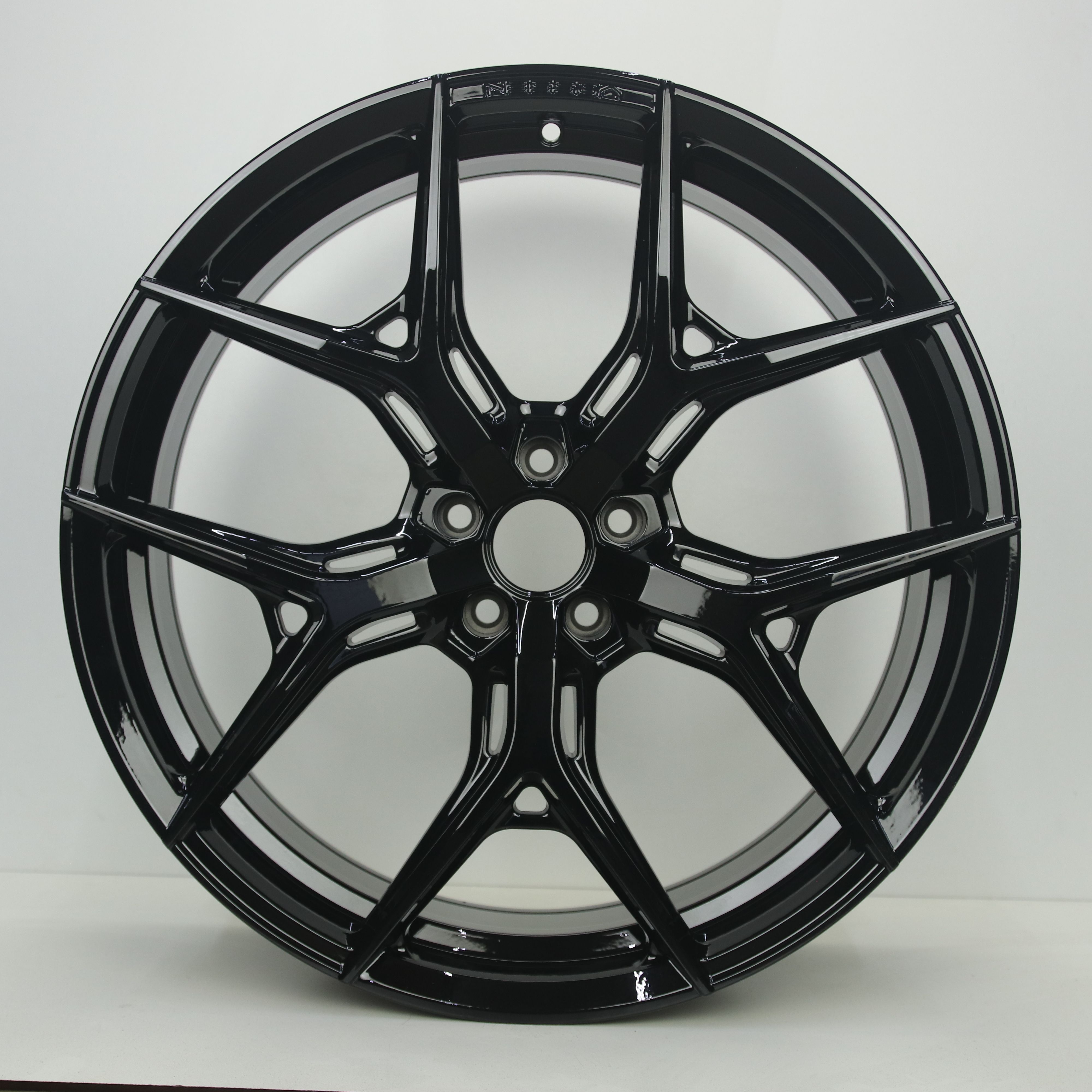 IN1003200 Set 22 inch lichtmetalen Vossen HF-5 velgen (Breedset) 9.50X22 5X112 ET30.0 NB66.60 Zwart