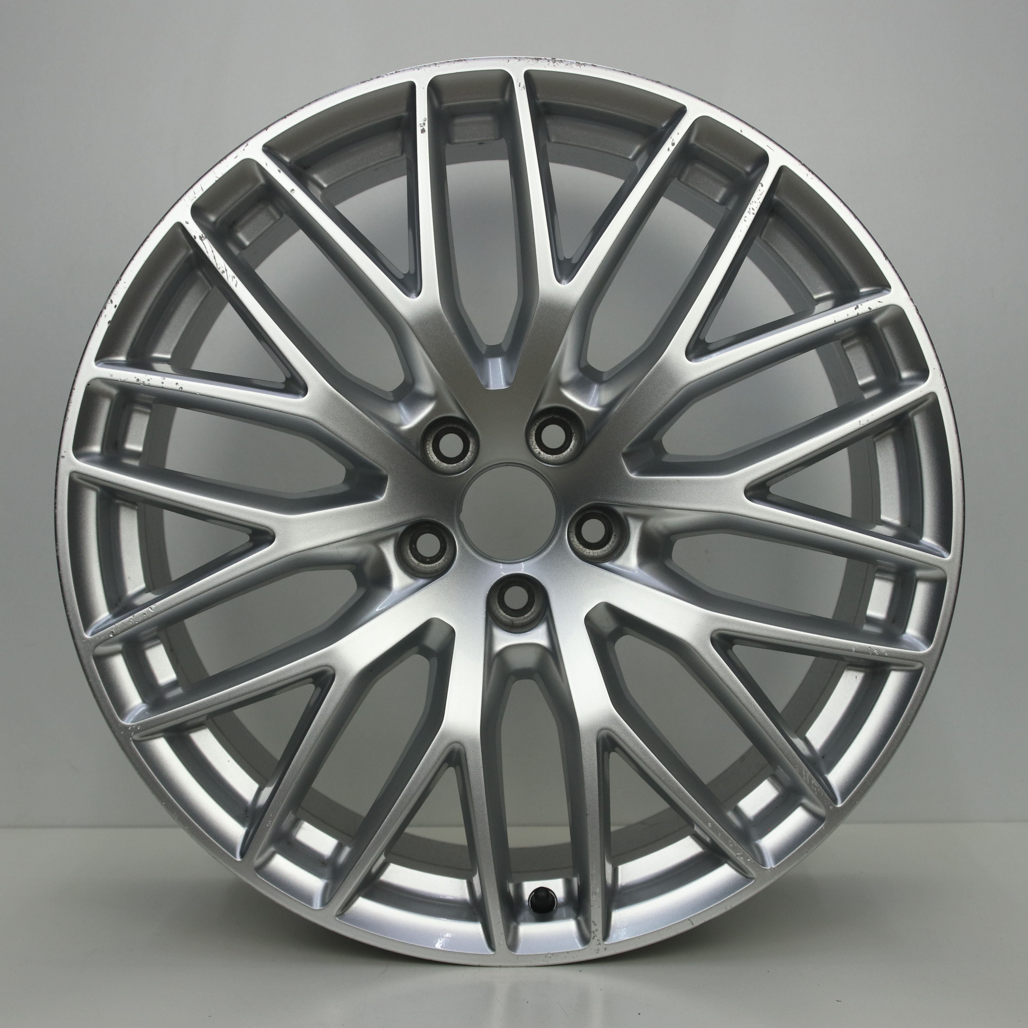 OS1007791 Originele 20 inch lichtmetalen Audi Q7 velgen 9.00X20 5X112 ET33.0 NB66.50 Zilver