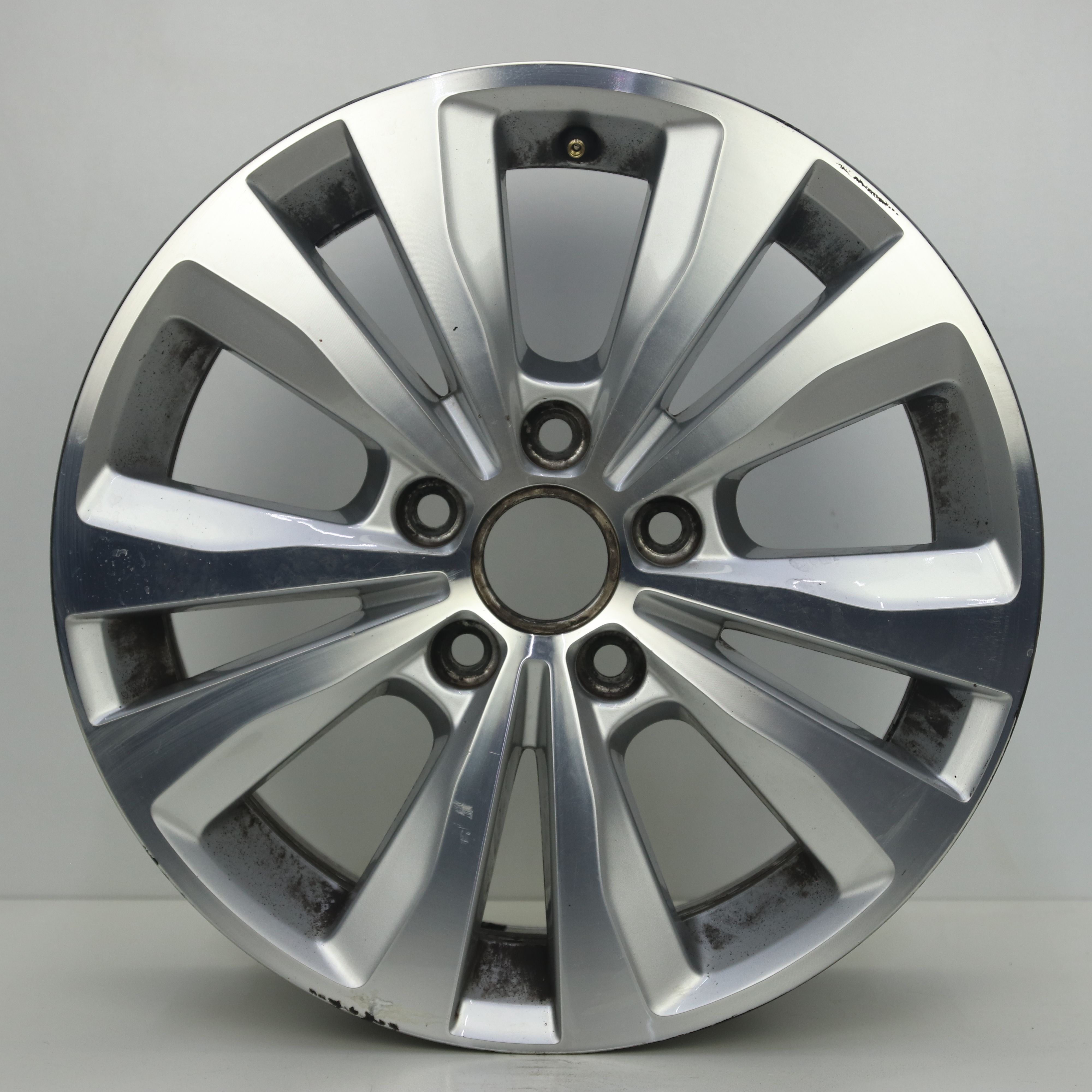 IN1003231 Originele 16 inch lichtmetalen Volkswagen Golf 7 (Toronto) velgen 6.50X16 5X112 ET46.0 NB57.10 Zilver Gepolijst