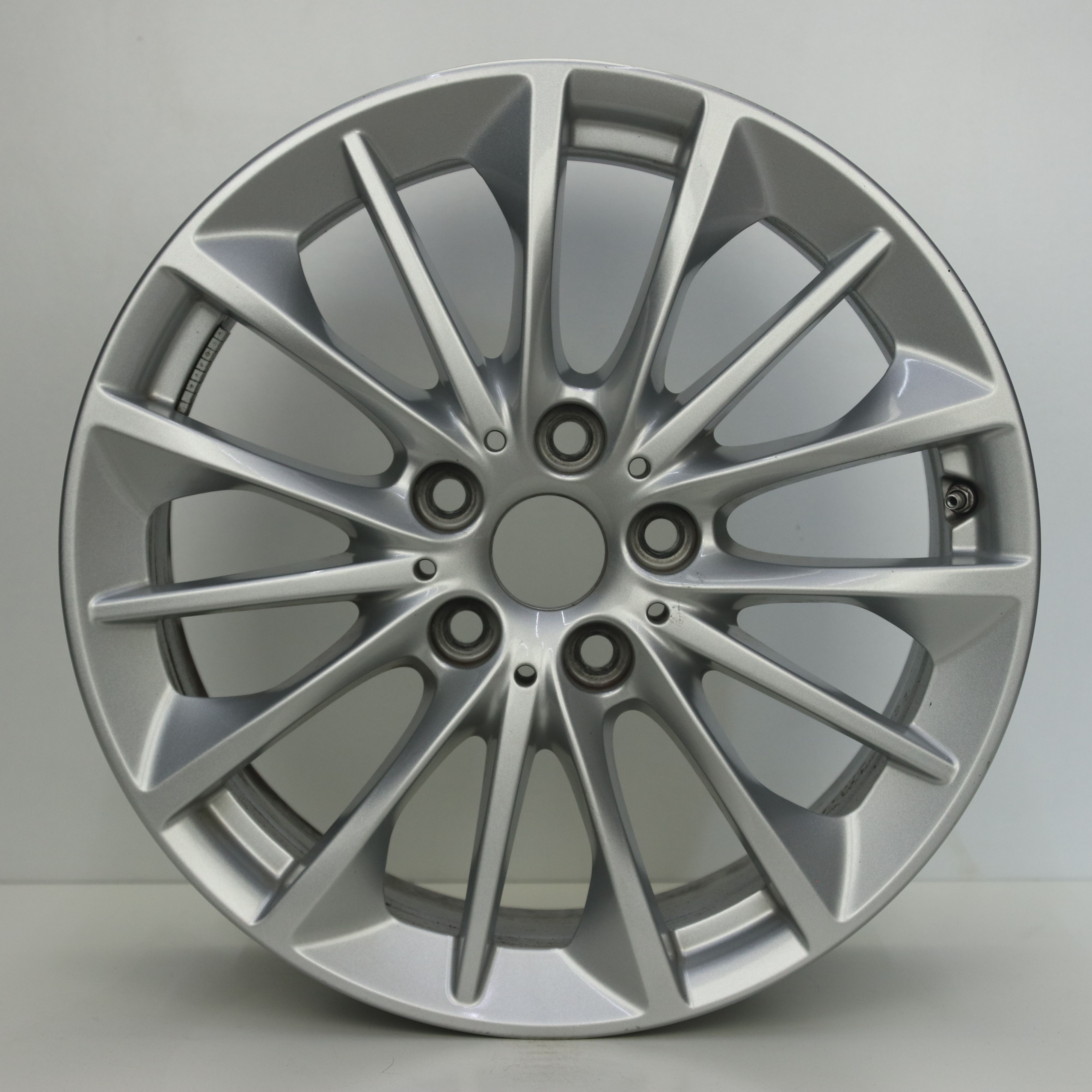 OS1008198 Originele 17 inch lichtmetalen BMW 1-serie styling 546 velgen 7.50X17 5X112 ET54.0 NB66.60 Zilver