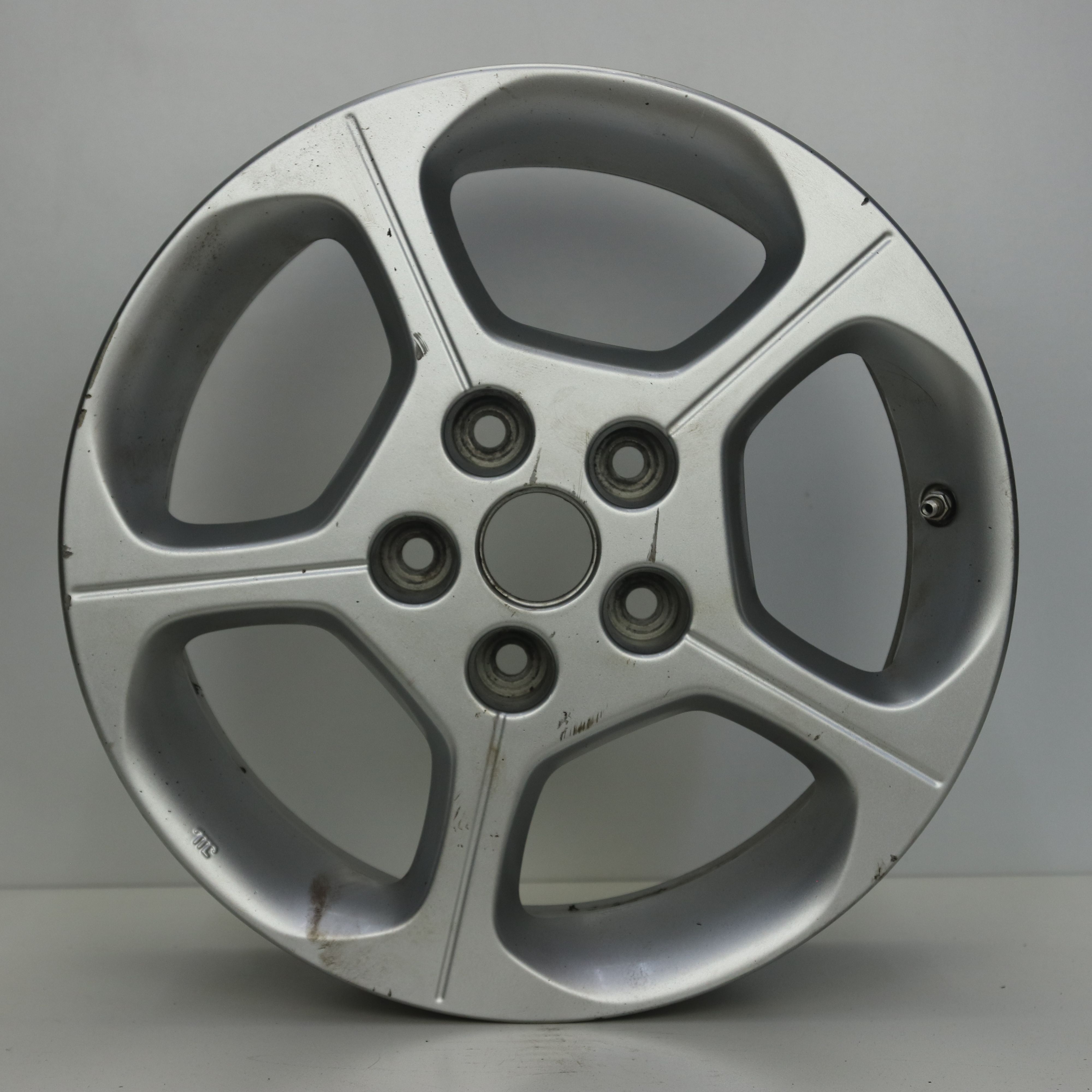 OS1008023 Originele 16 inch lichtmetalen Nissan Leaf velgen 6.50X16 5X114.3 ET40.0 NB66.10 Zilver