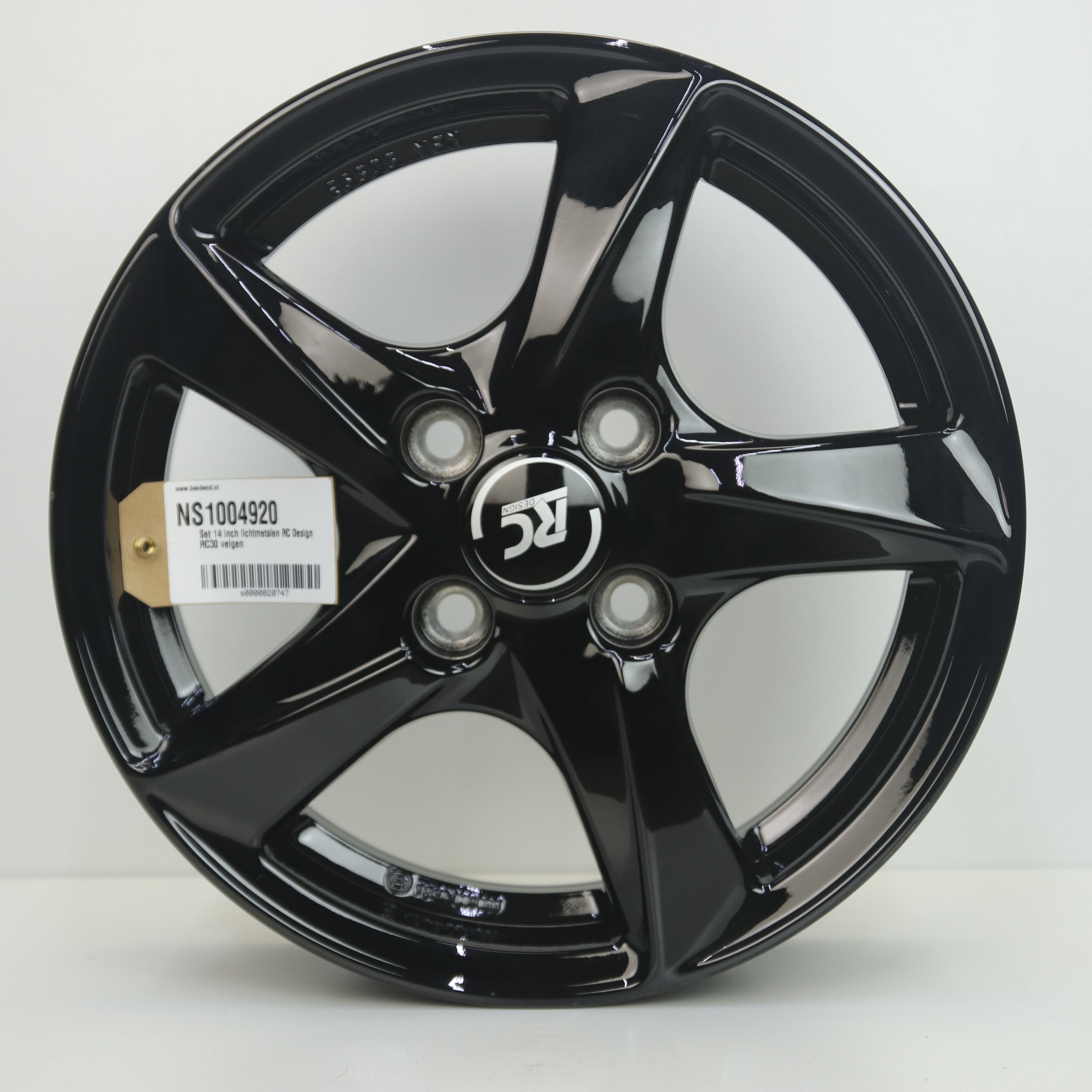 NS1004920 Set 14 inch lichtmetalen RC Design RC30 velgen 5.00X14 4X100 ET38.0 NB56.60 Zwart