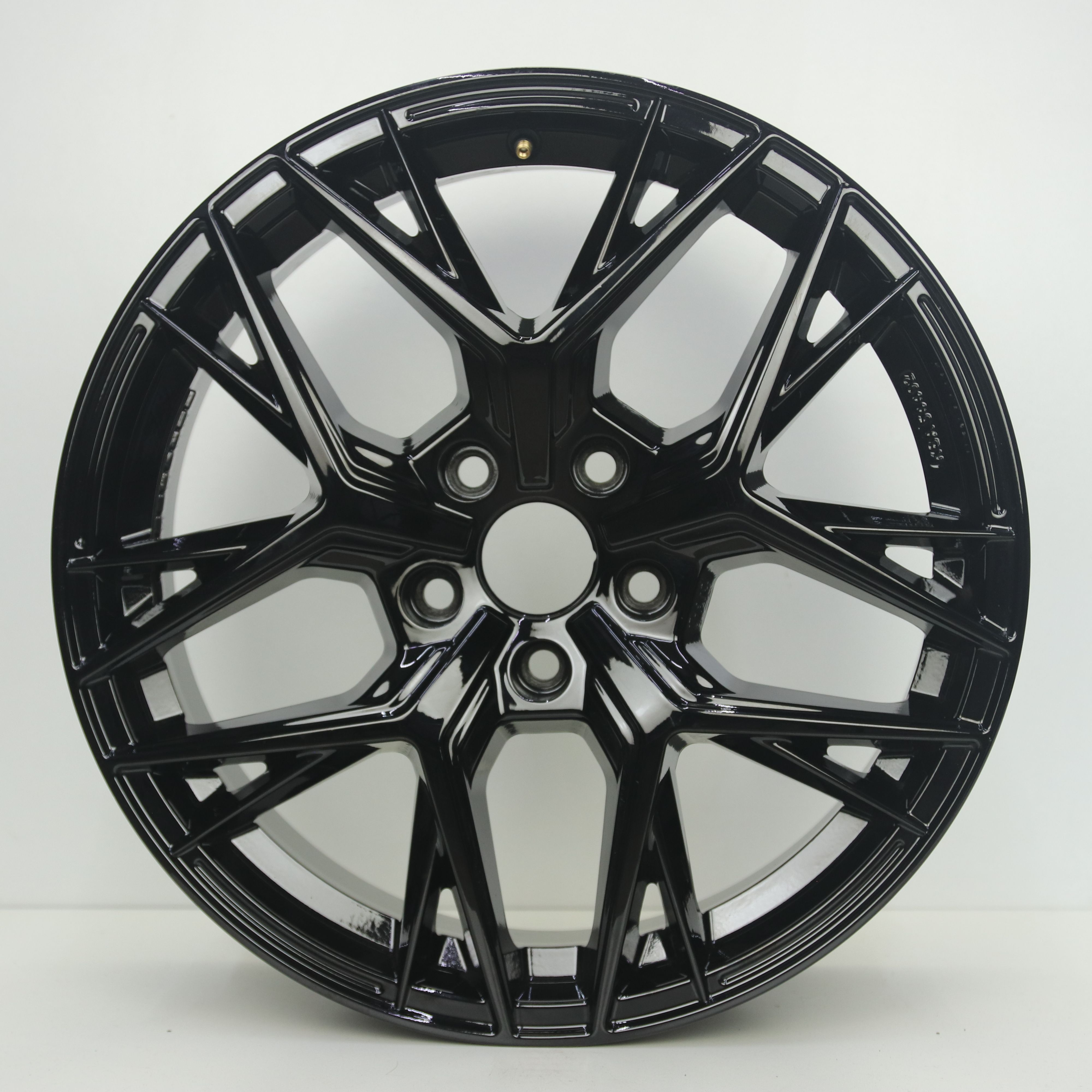 IN1003189 Set 18 inch lichtmetalen GMP Lunica velgen 7.50X18 5X114.3 ET43.0 NB73.10 Zwart